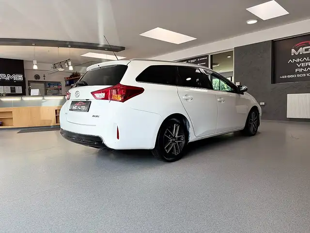 Toyota Auris view 8