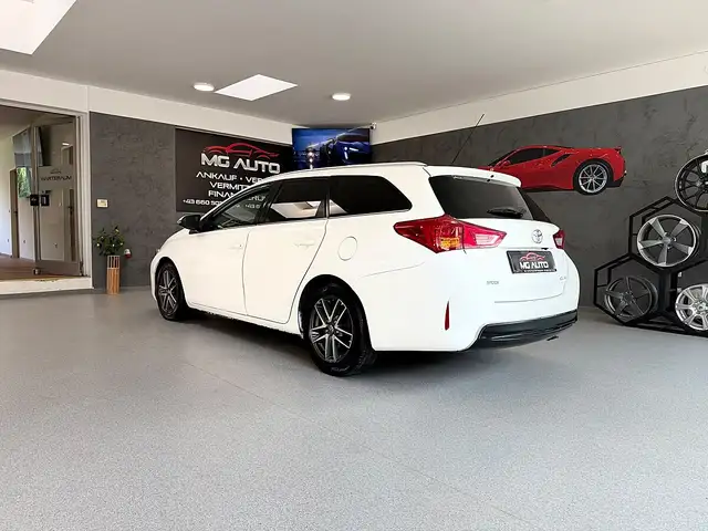 Toyota Auris view 9