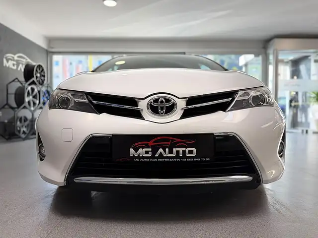 Toyota Auris view 6