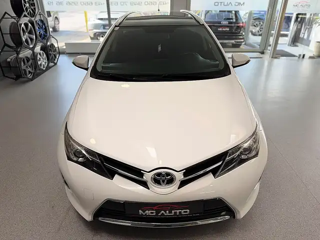 Toyota Auris view 5