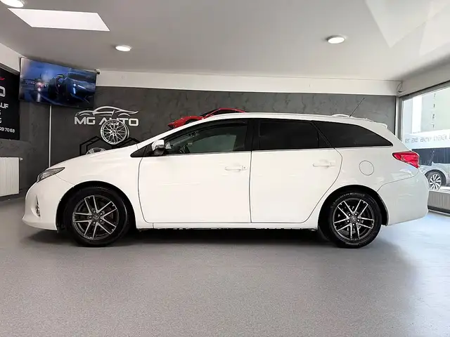 Toyota Auris view 4