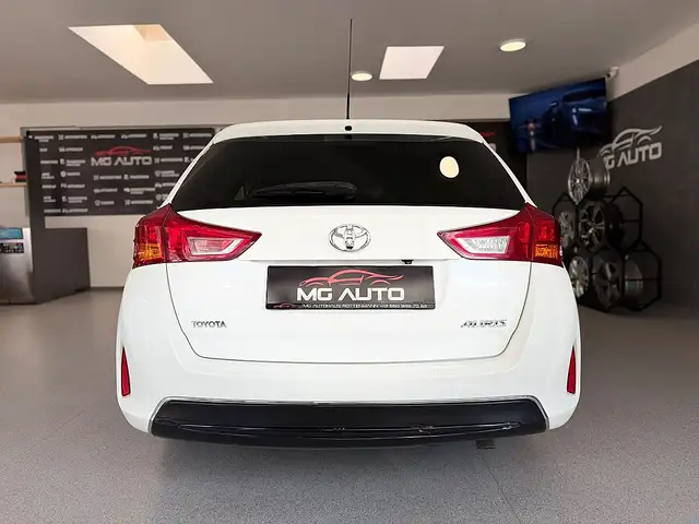 Toyota Auris view 10