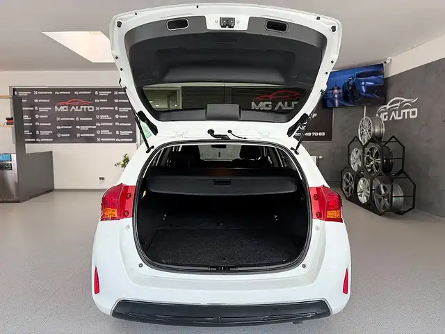 Toyota Auris view 11
