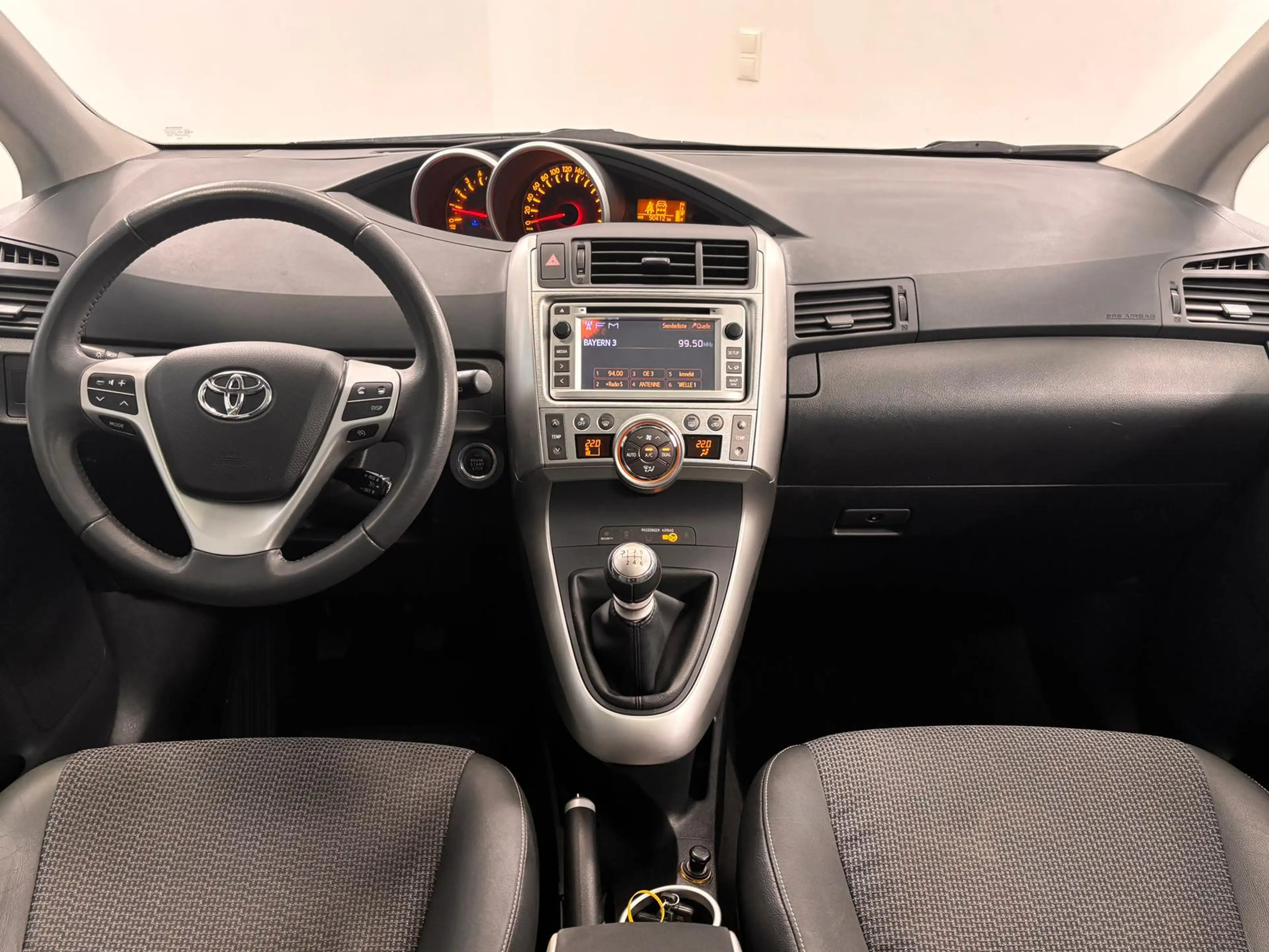 Toyota Verso D-4D*Klimaautomatik*Pano-Dach*Alu*1.Hand* — photo 11