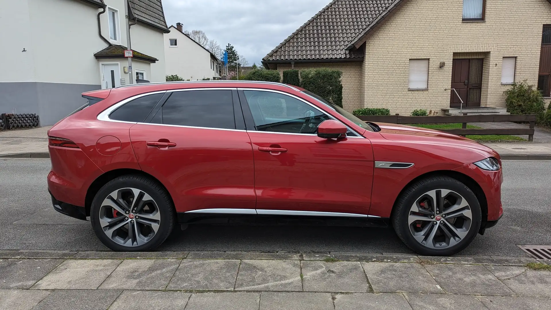Jaguar F-Pace F-Pace D300 AWD HSE MHEV Rot - 1