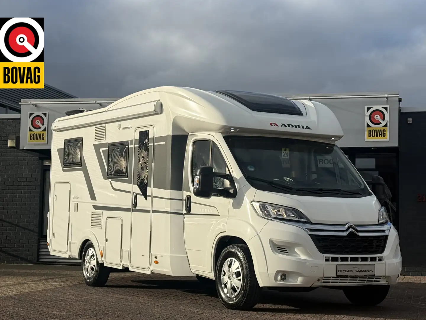 Adria Matrix 600 SL 163 pk enkele bedden+hefbed lui Weiß - 1