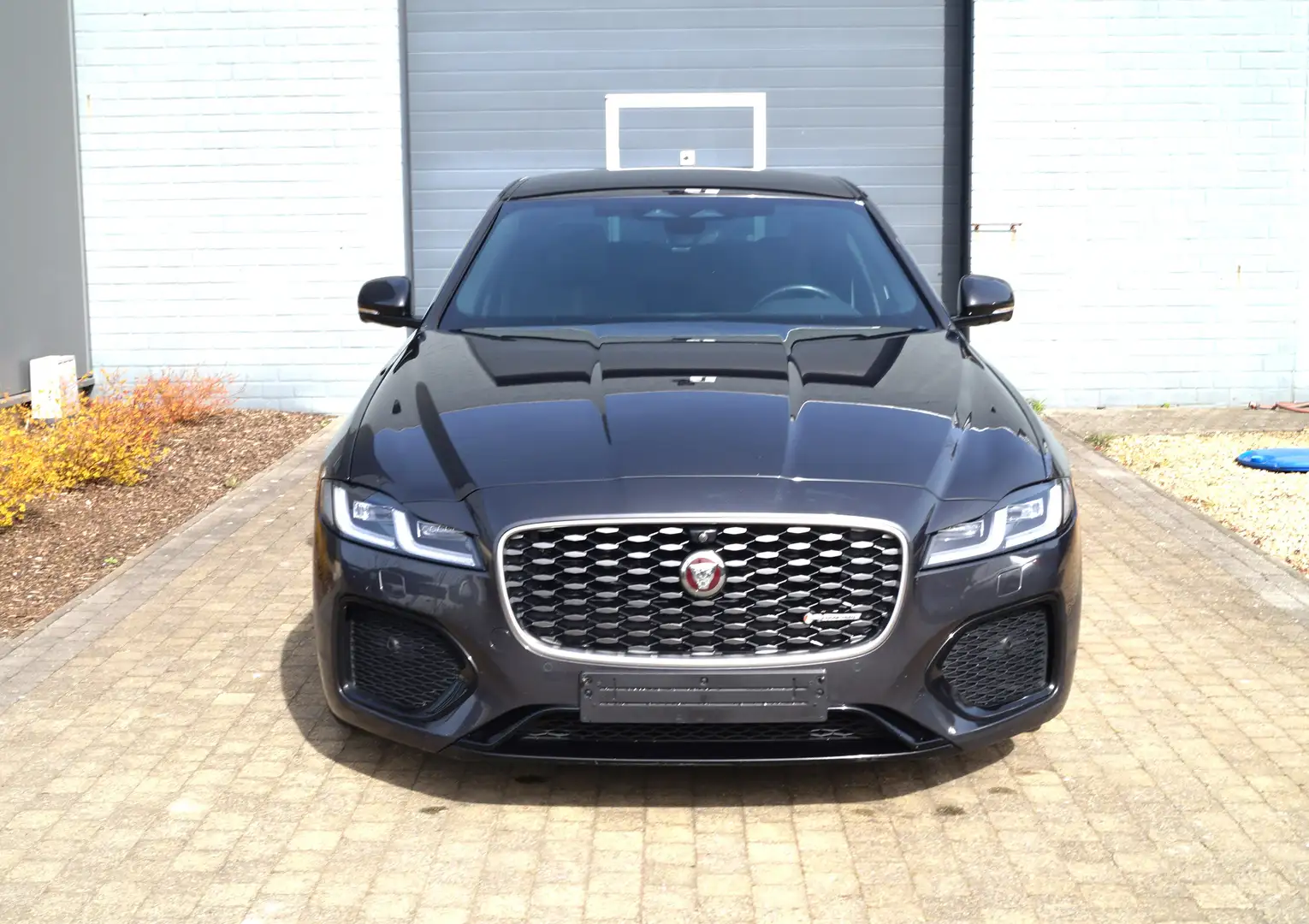 Jaguar XF XF D200 MHEV2 R-Dynamic S/360-Cam/Nieuwe Staat Gris - 2