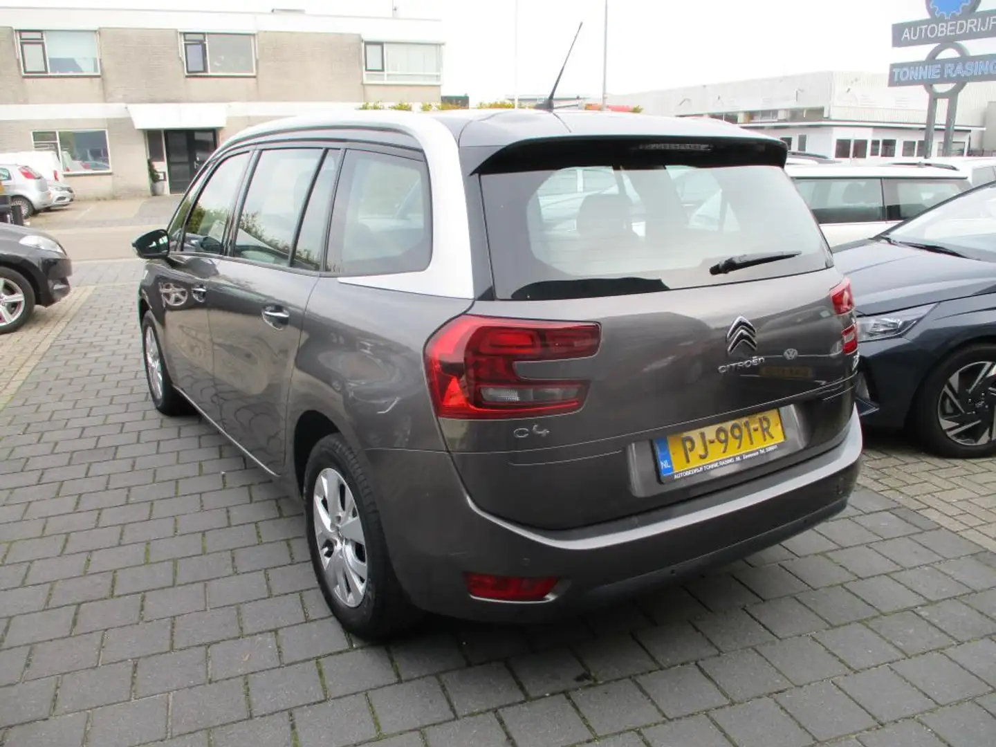 Citroen Grand C4 Picasso 1.2 PureTech Business,7 persoons uitvoering Gris - 2