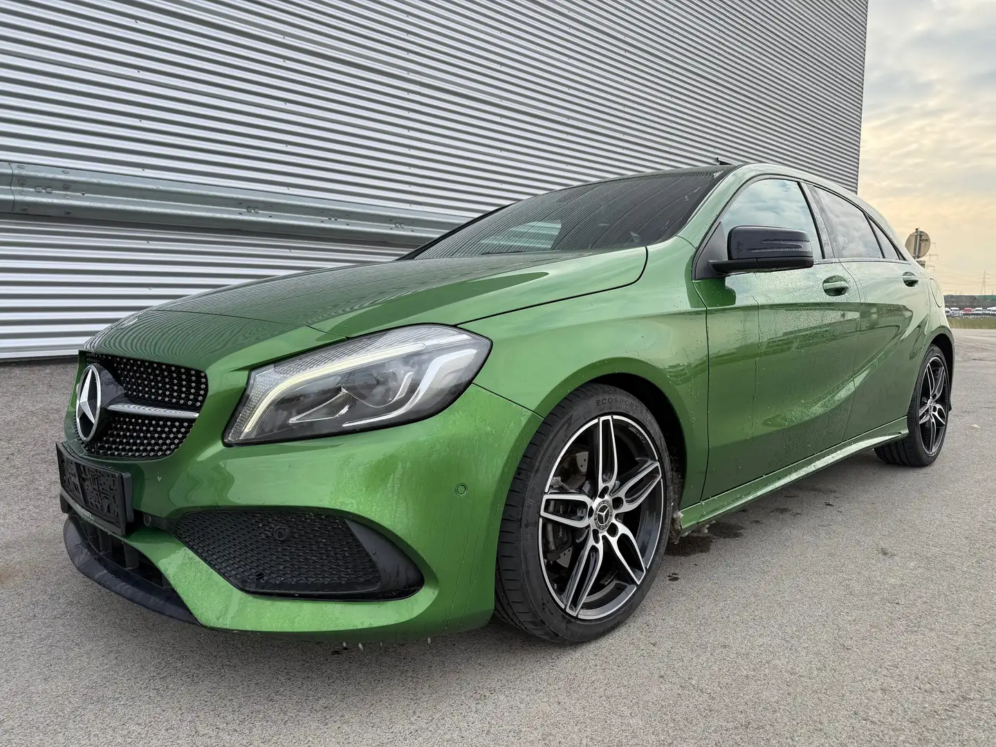 Mercedes-Benz A 160 AMG Sport ID:30 Grün - 2