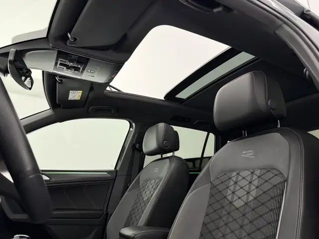 Volkswagen Tiguan view 4