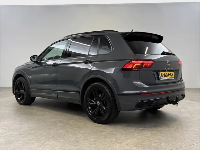 Volkswagen Tiguan view 3