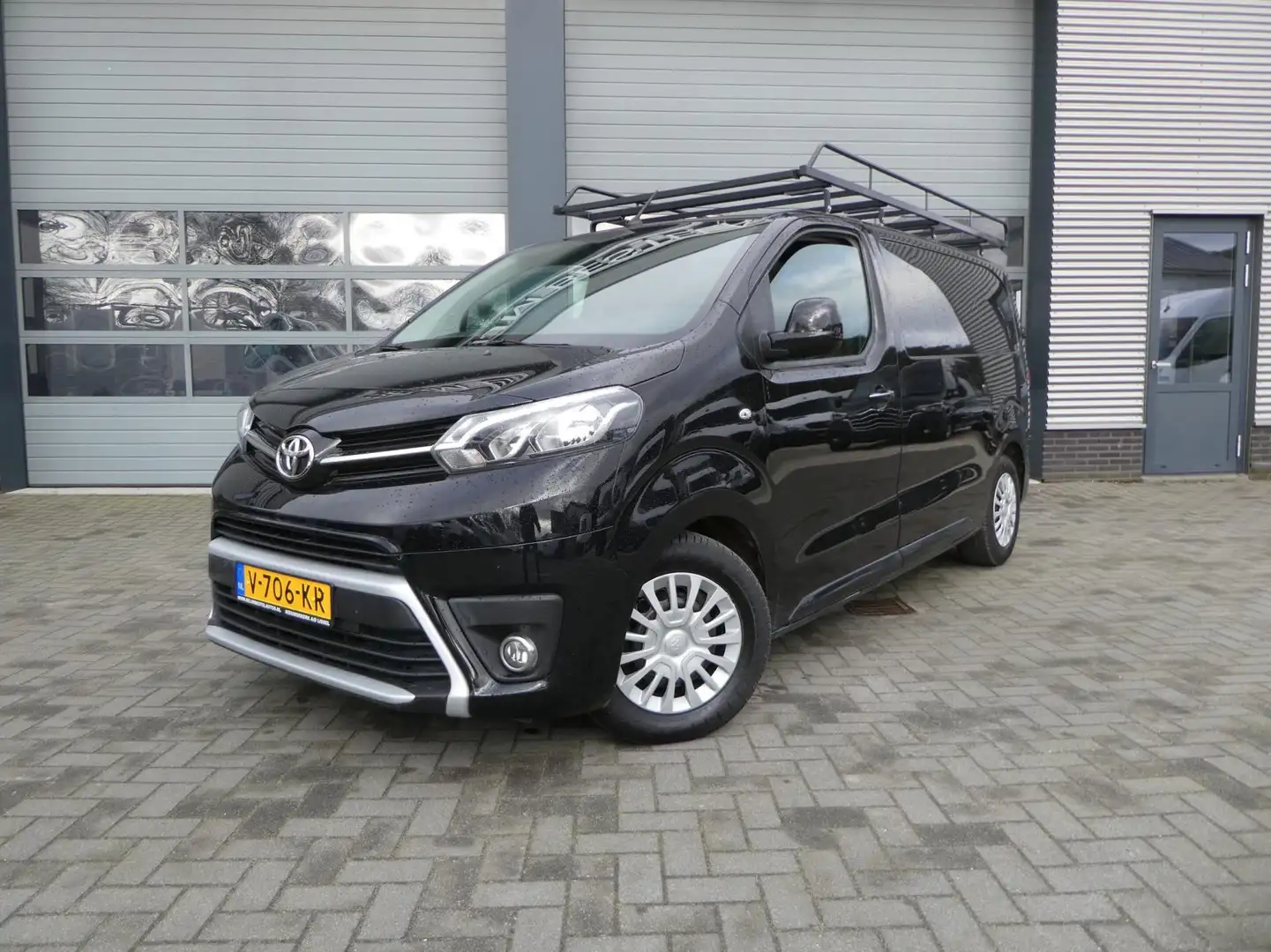 Toyota Proace Worker 1.6 D-4D L2 airco navigatie pdc 3-zits Black - 1