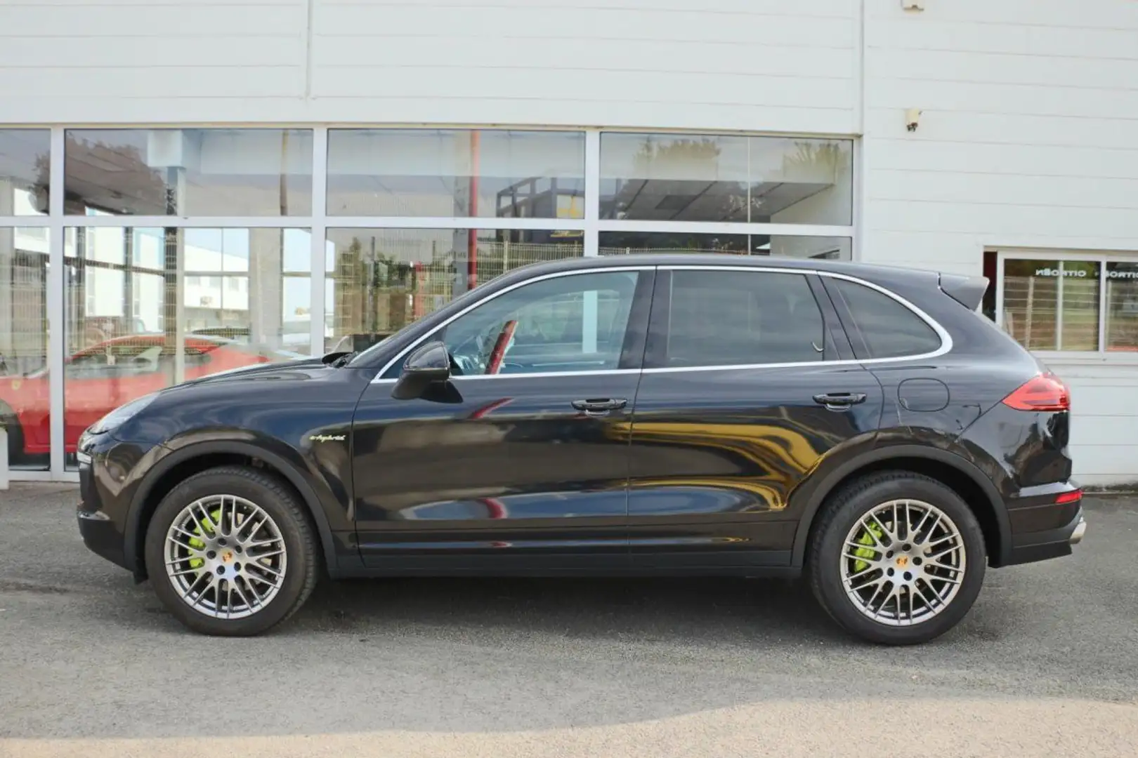 Porsche Cayenne S Hybride Чорний - 2