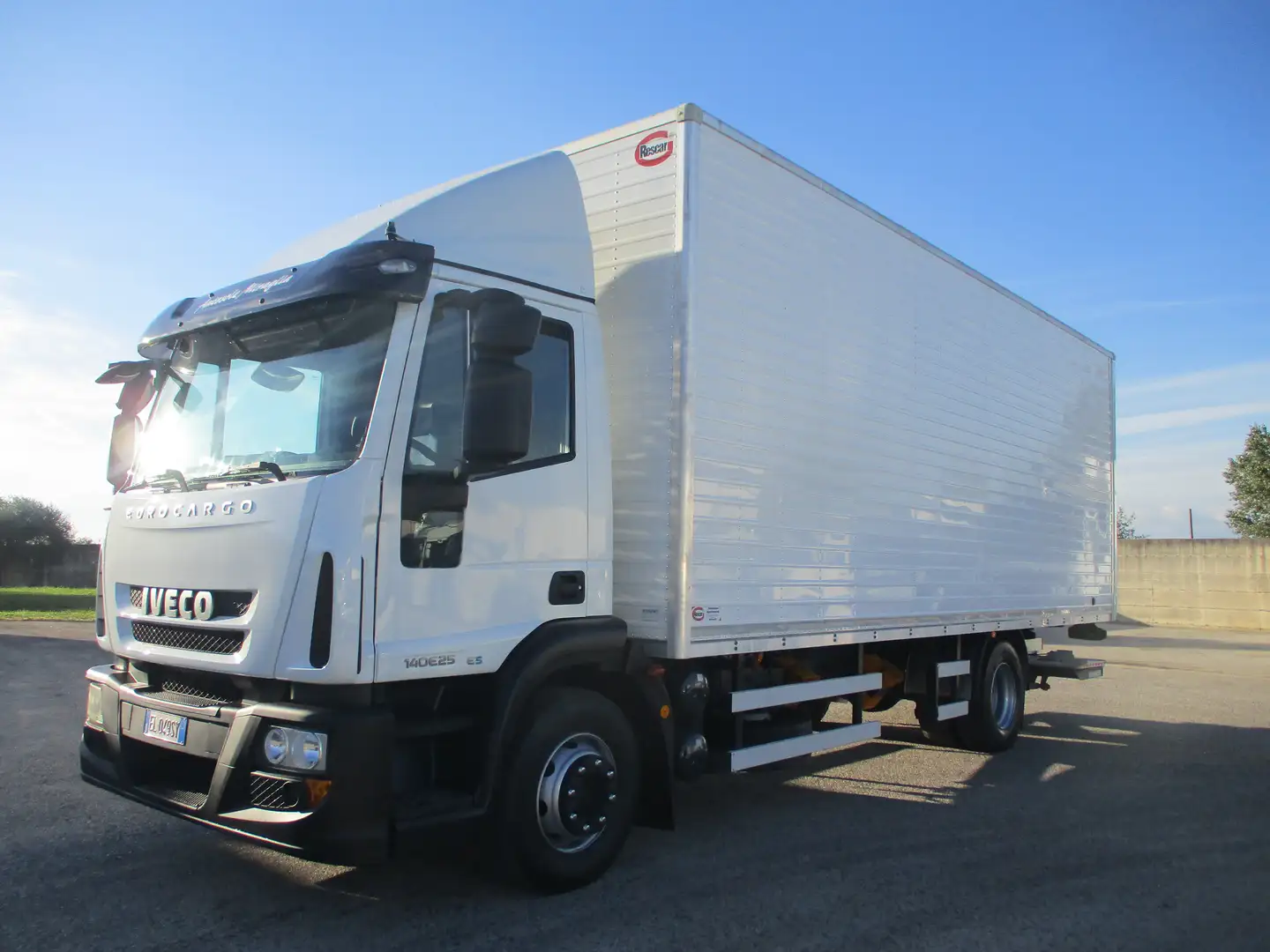 Iveco EUROCARGO 140/25 E5 FURGONE L 7.20M+PEDANA RETRATT bijela - 1