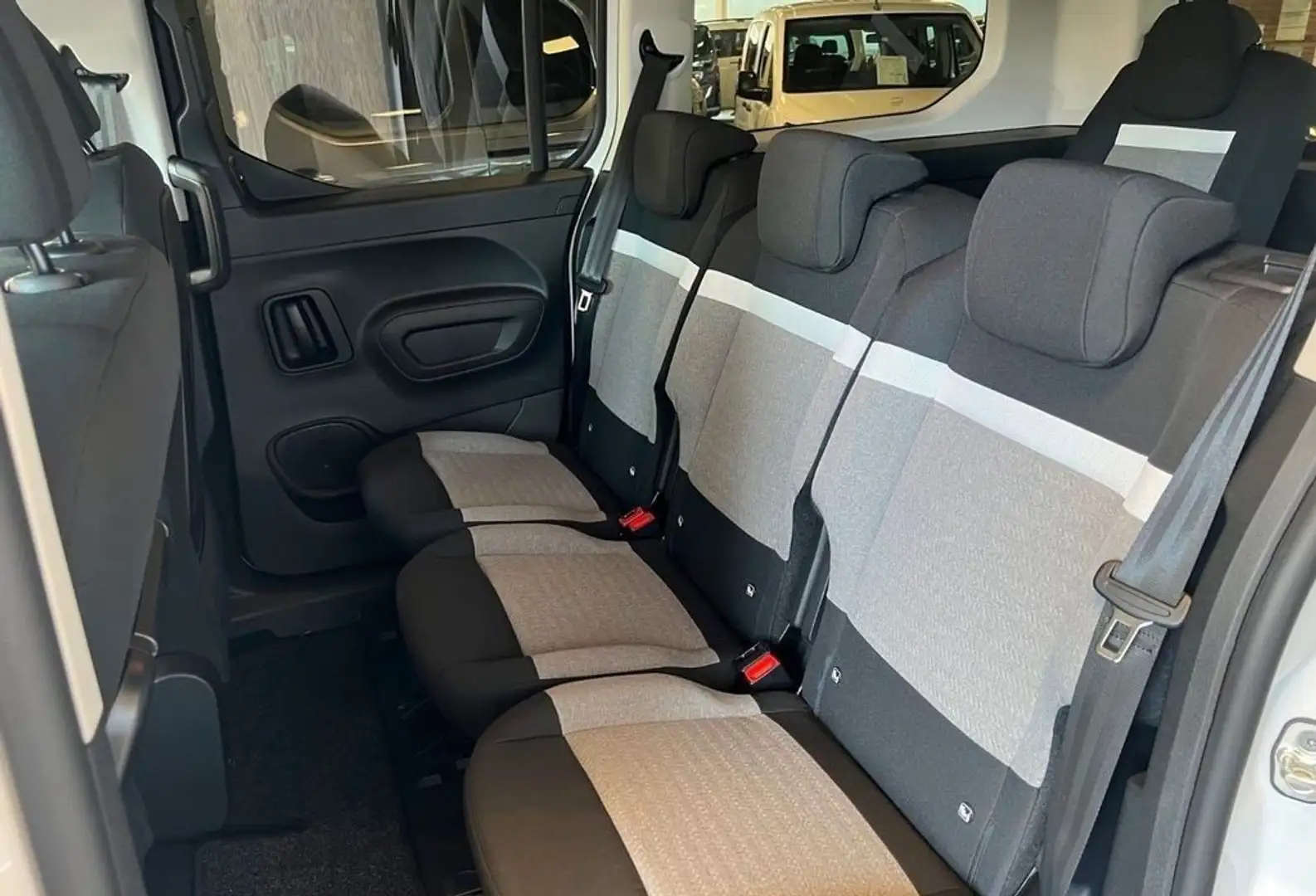 Citroen Berlingo PureTech 130 Stop&Start EAT8 XL 7 posti Feel Pack Bianco - 2