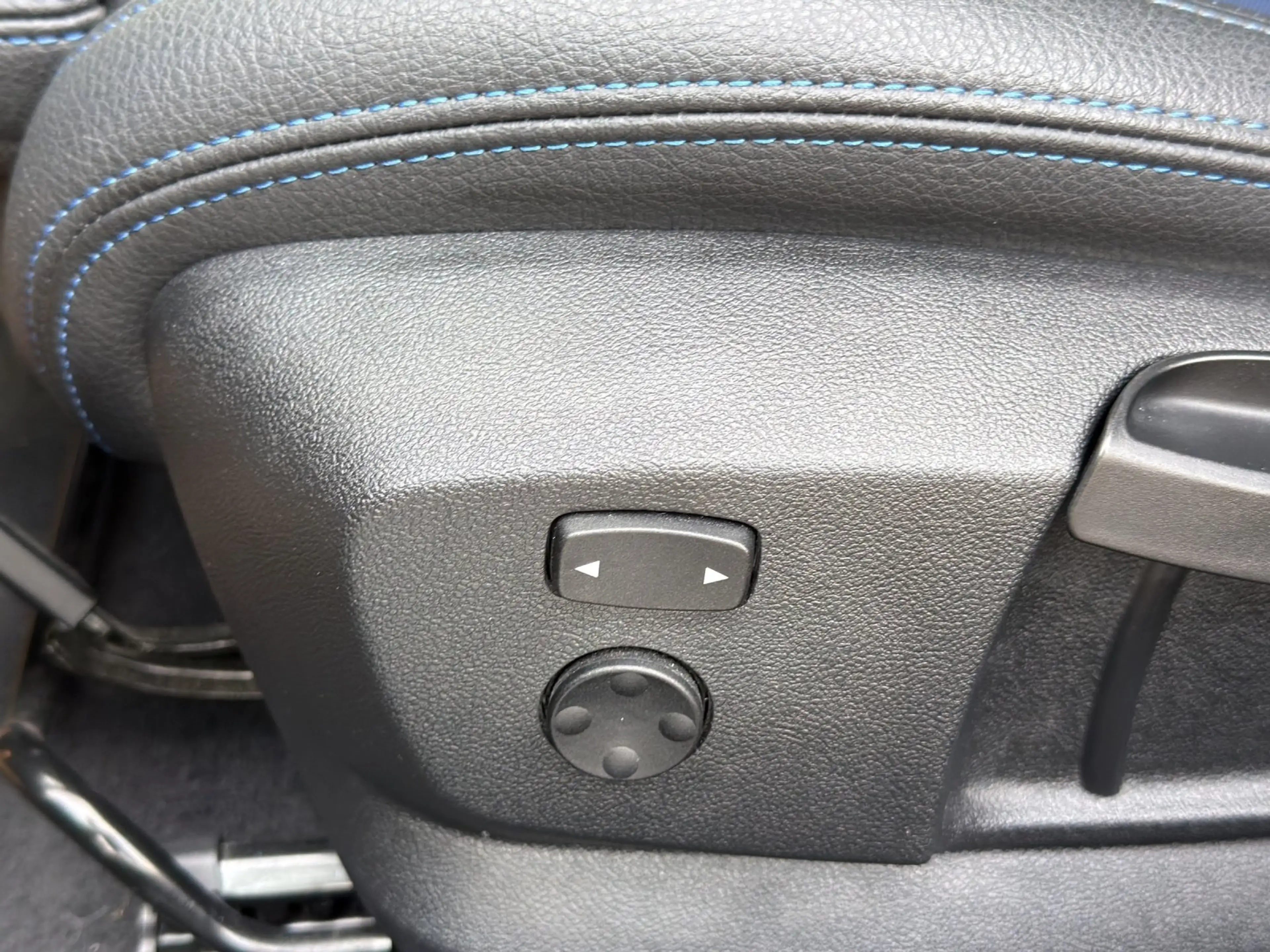 BMW 220 d xDrive Gran Coupé M-Sport *PANO, LED, PA* — photo 12