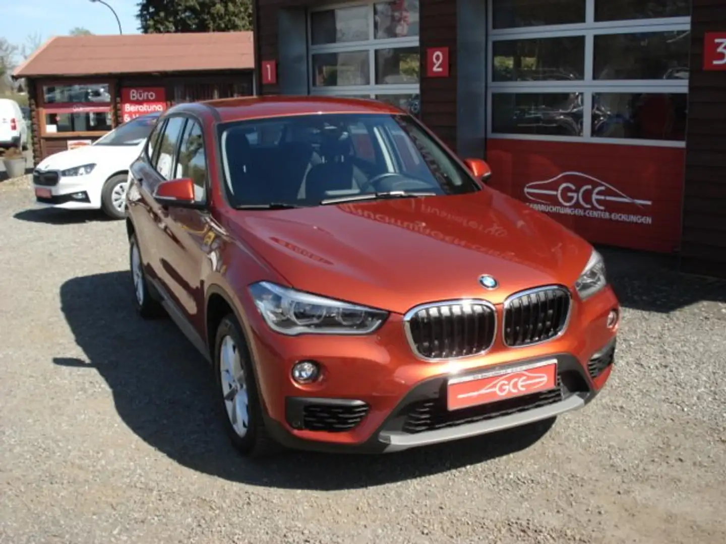 BMW X1 sDrive 18 i Orange - 2