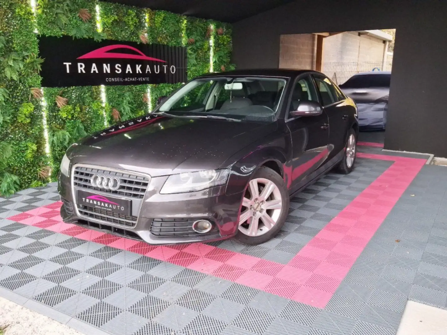 Audi A4 2.0l TDI 143 ch ~ Aide au Stationnement ~ Régulateur de Vitesse ~ GPS ~ Clim auto Grey - 1