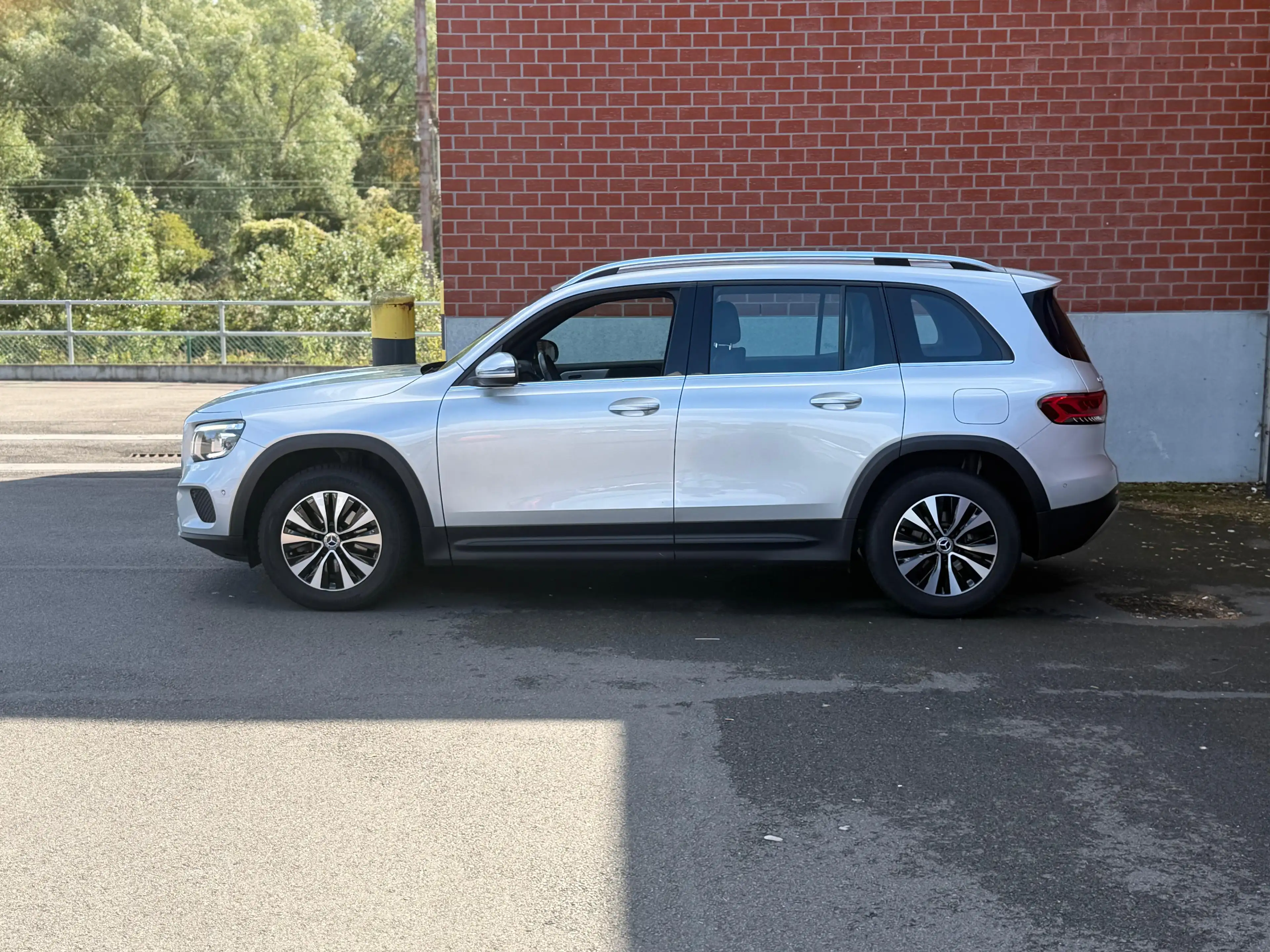 Mercedes-Benz GLB 180 GLB 180 d — photo 9