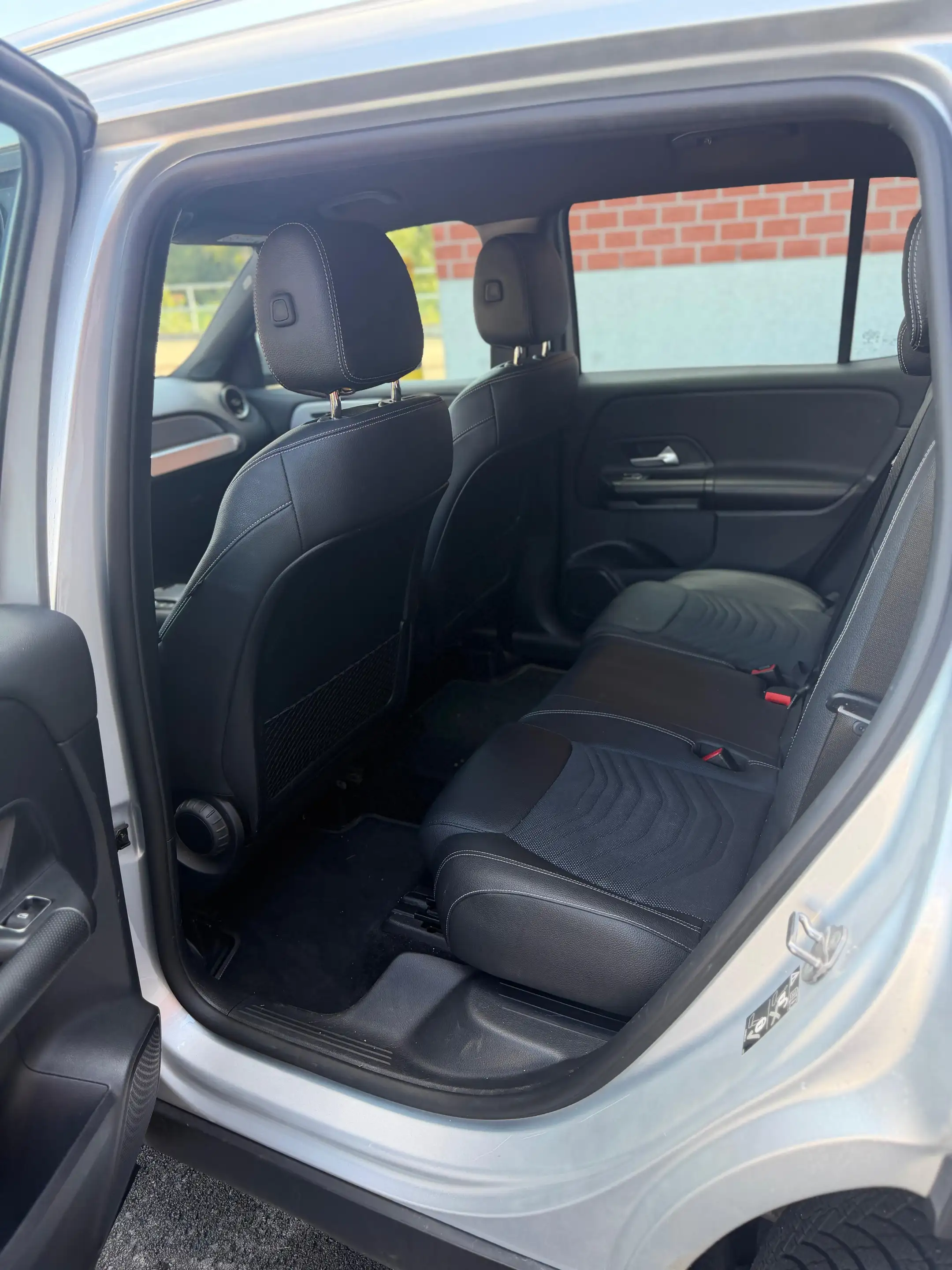 Mercedes-Benz GLB 180 GLB 180 d — photo 8