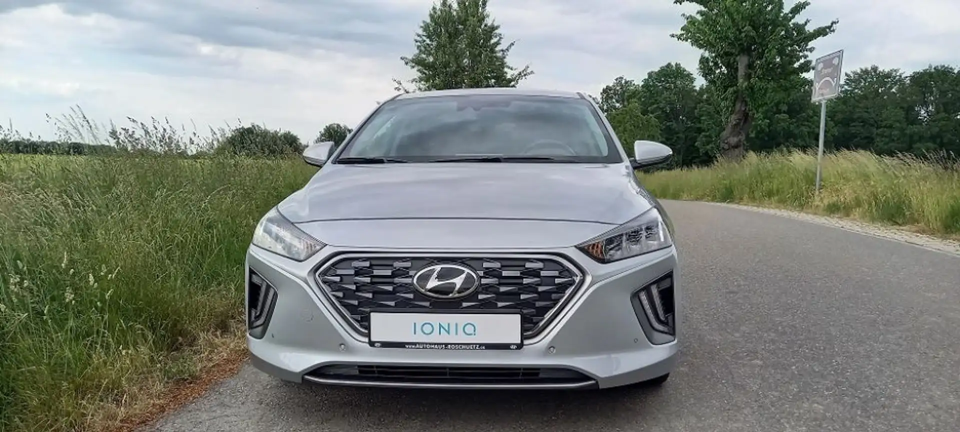 Hyundai IONIQ Plug-in-Hybrid 1.6 GDI Prime Stříbrná - 2