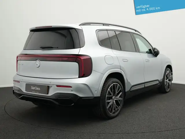Mercedes-Benz GLB view 3