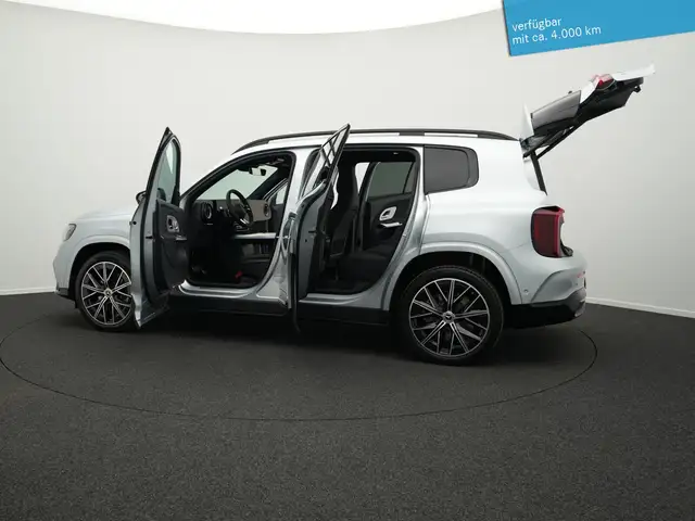Mercedes-Benz GLB view 16