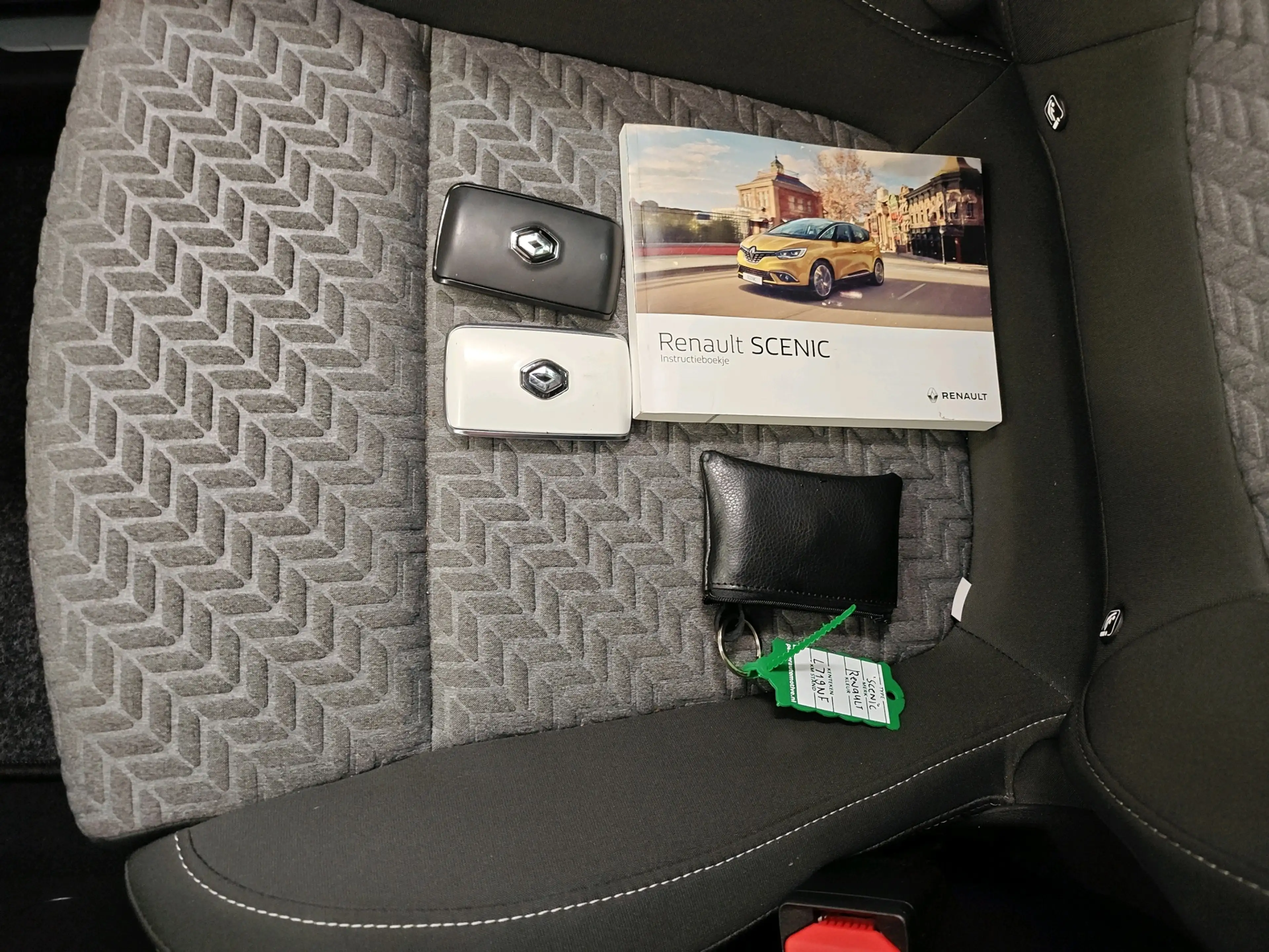 Renault Scenic 1.3 TCe 140pk Automaat Limited | CarPlay | PDC Voo — photo 13