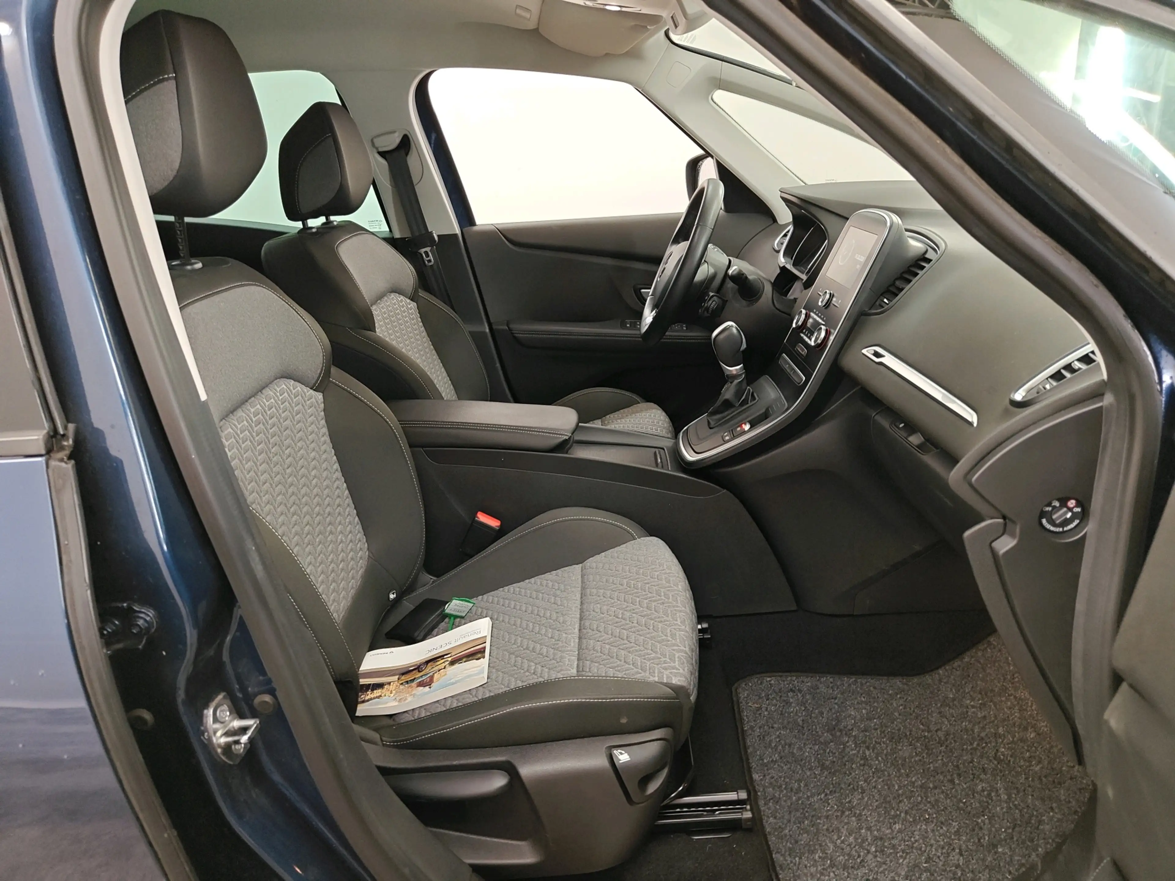 Renault Scenic 1.3 TCe 140pk Automaat Limited | CarPlay | PDC Voo — photo 6