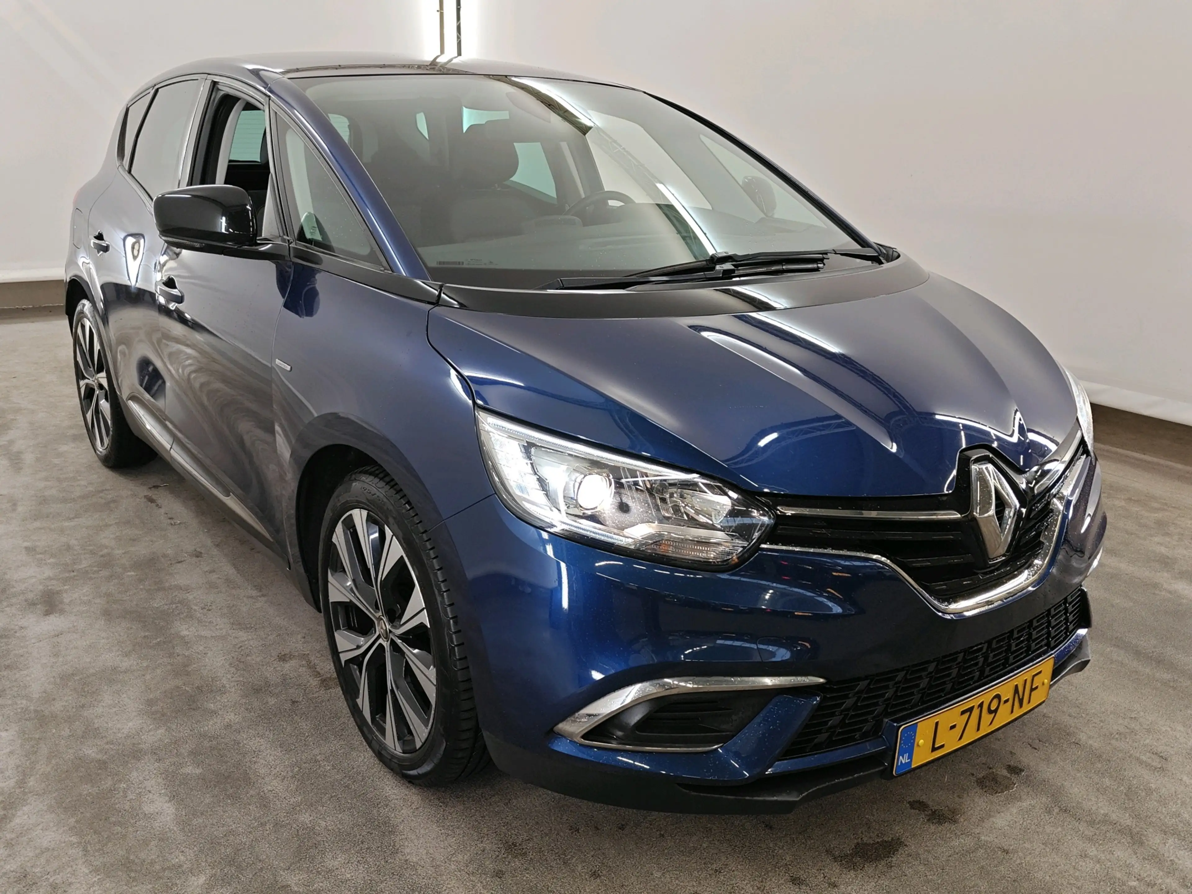 Renault Scenic 1.3 TCe 140pk Automaat Limited | CarPlay | PDC Voo — photo 4