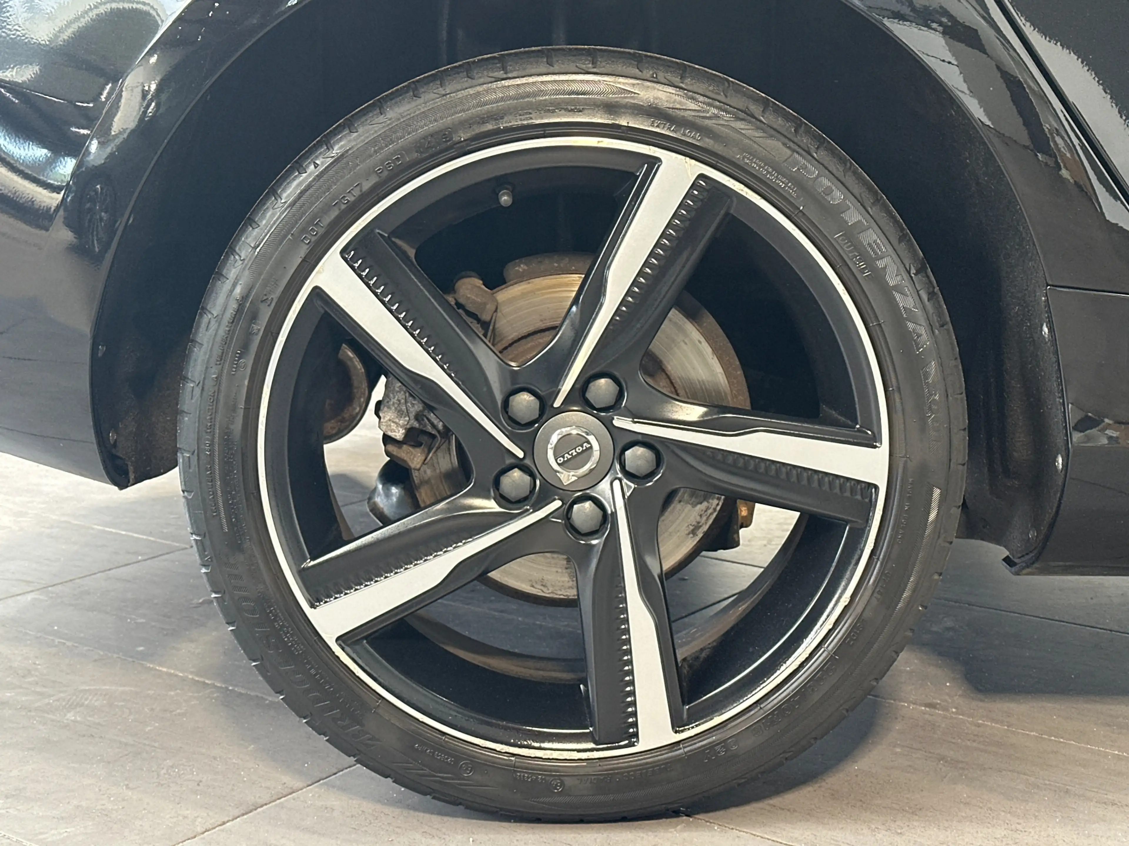 Volvo V40 T2 Kinetic NAV+SHZ+PDC+KLIMA+TEMPOMAT+18ZOLL+3HD — photo 3