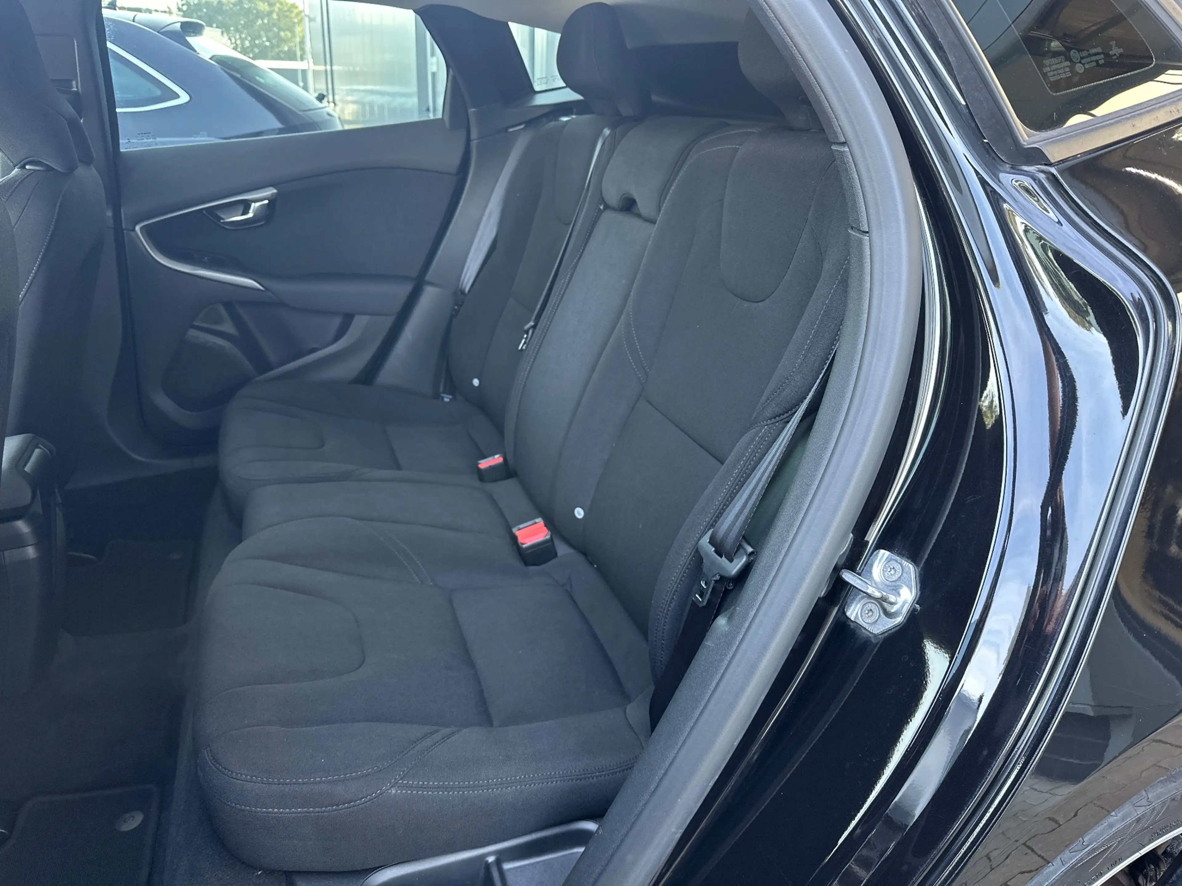 Volvo V40 T2 Kinetic NAV+SHZ+PDC+KLIMA+TEMPOMAT+18ZOLL+3HD — photo 11