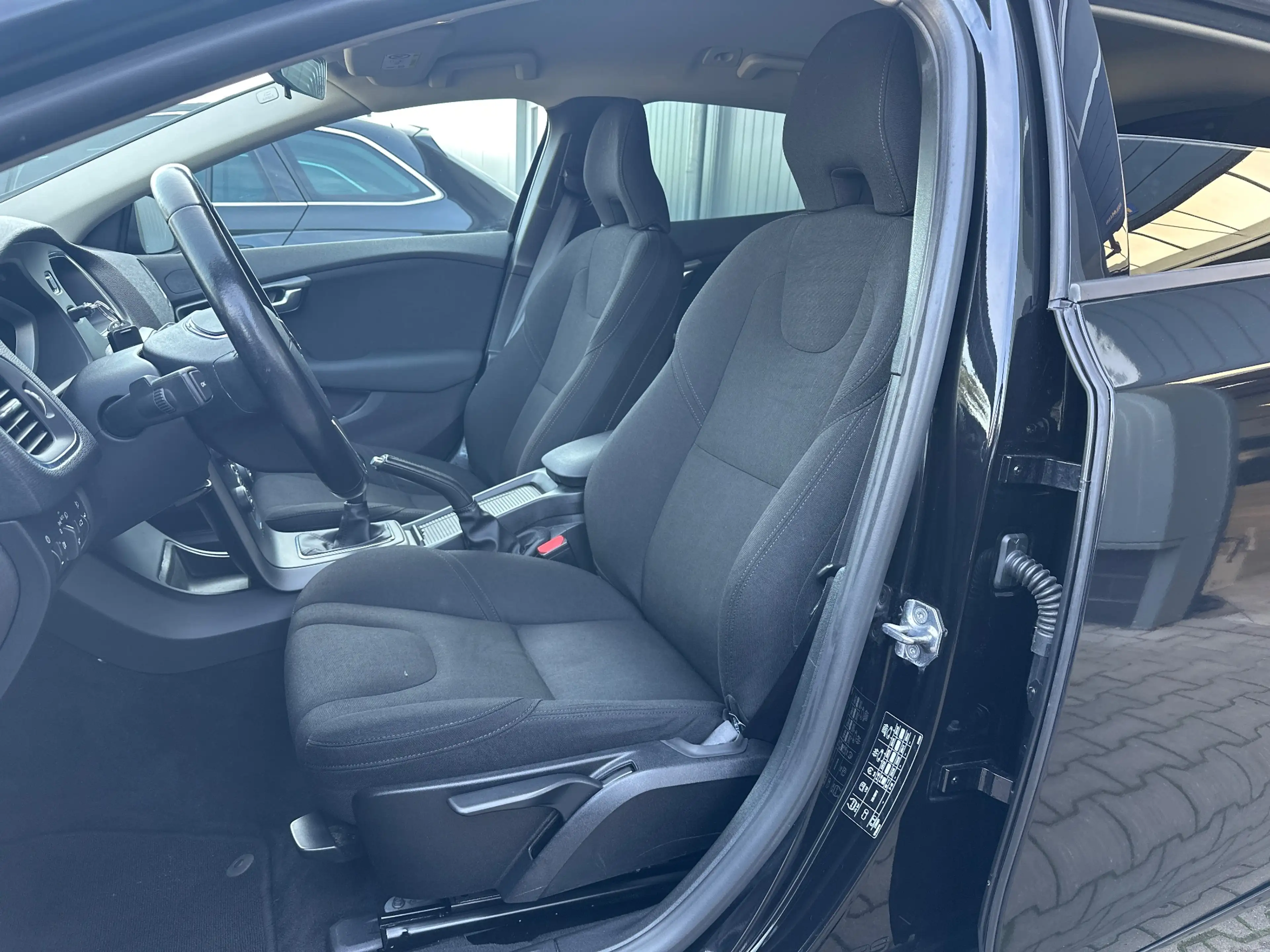 Volvo V40 T2 Kinetic NAV+SHZ+PDC+KLIMA+TEMPOMAT+18ZOLL+3HD — photo 10
