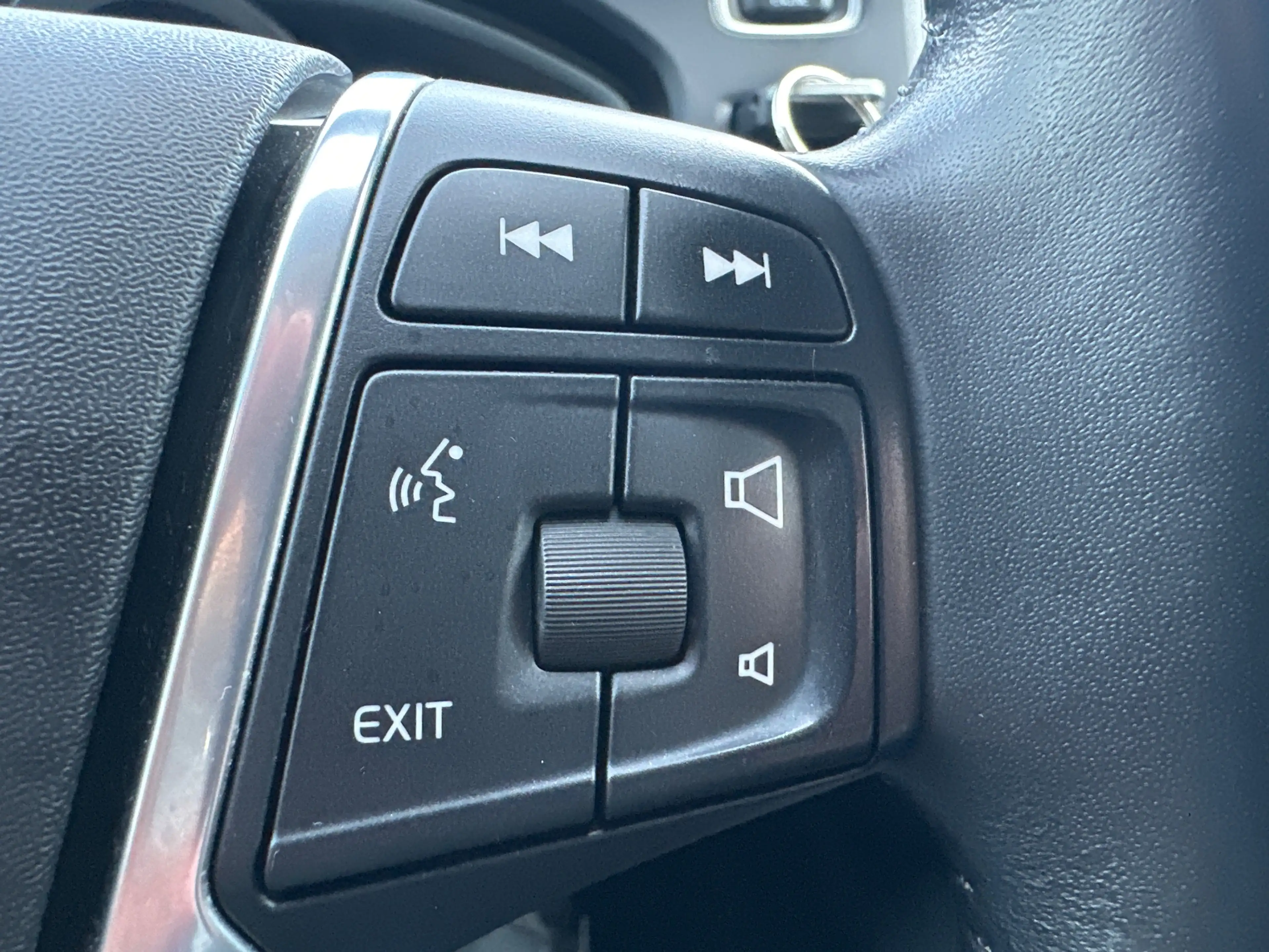 Volvo V40 T2 Kinetic NAV+SHZ+PDC+KLIMA+TEMPOMAT+18ZOLL+3HD — photo 14