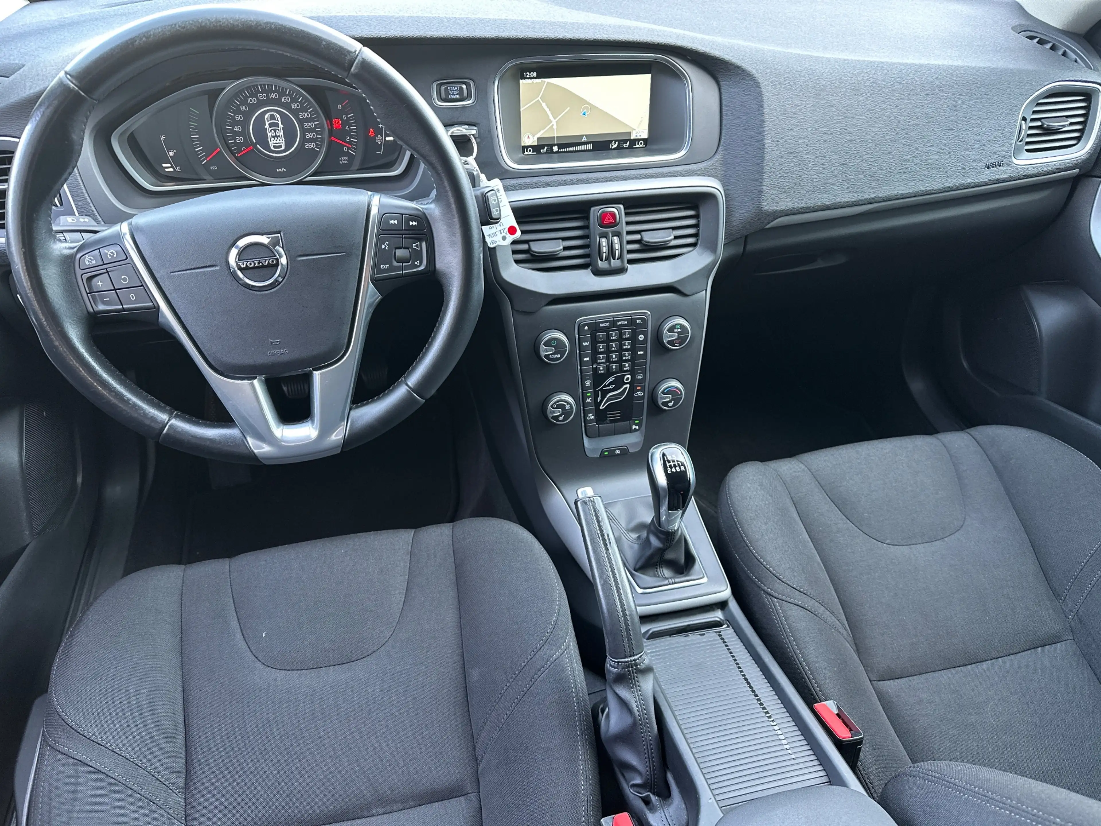 Volvo V40 T2 Kinetic NAV+SHZ+PDC+KLIMA+TEMPOMAT+18ZOLL+3HD — photo 12