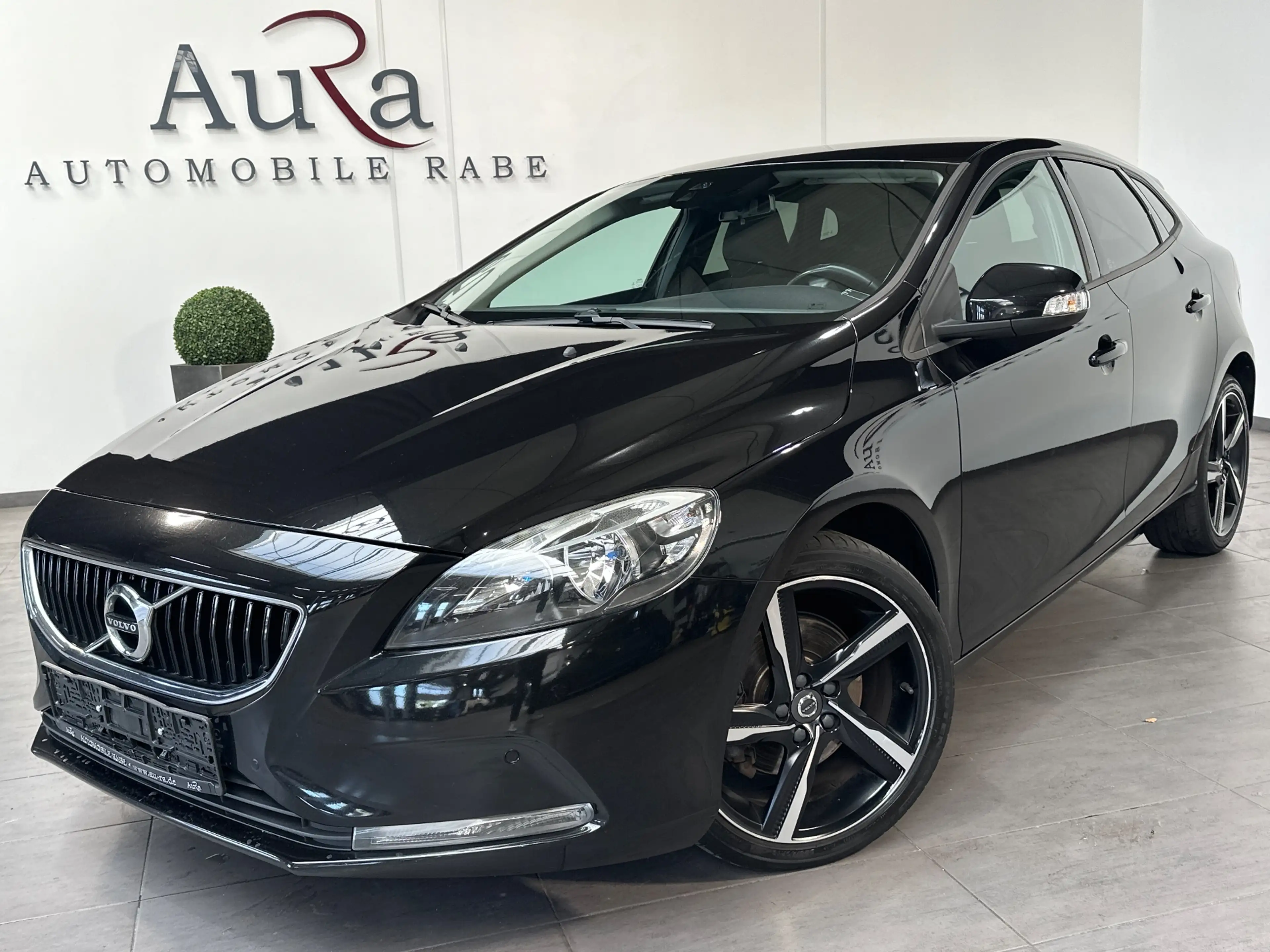 Volvo V40 T2 Kinetic NAV+SHZ+PDC+KLIMA+TEMPOMAT+18ZOLL+3HD — photo 2