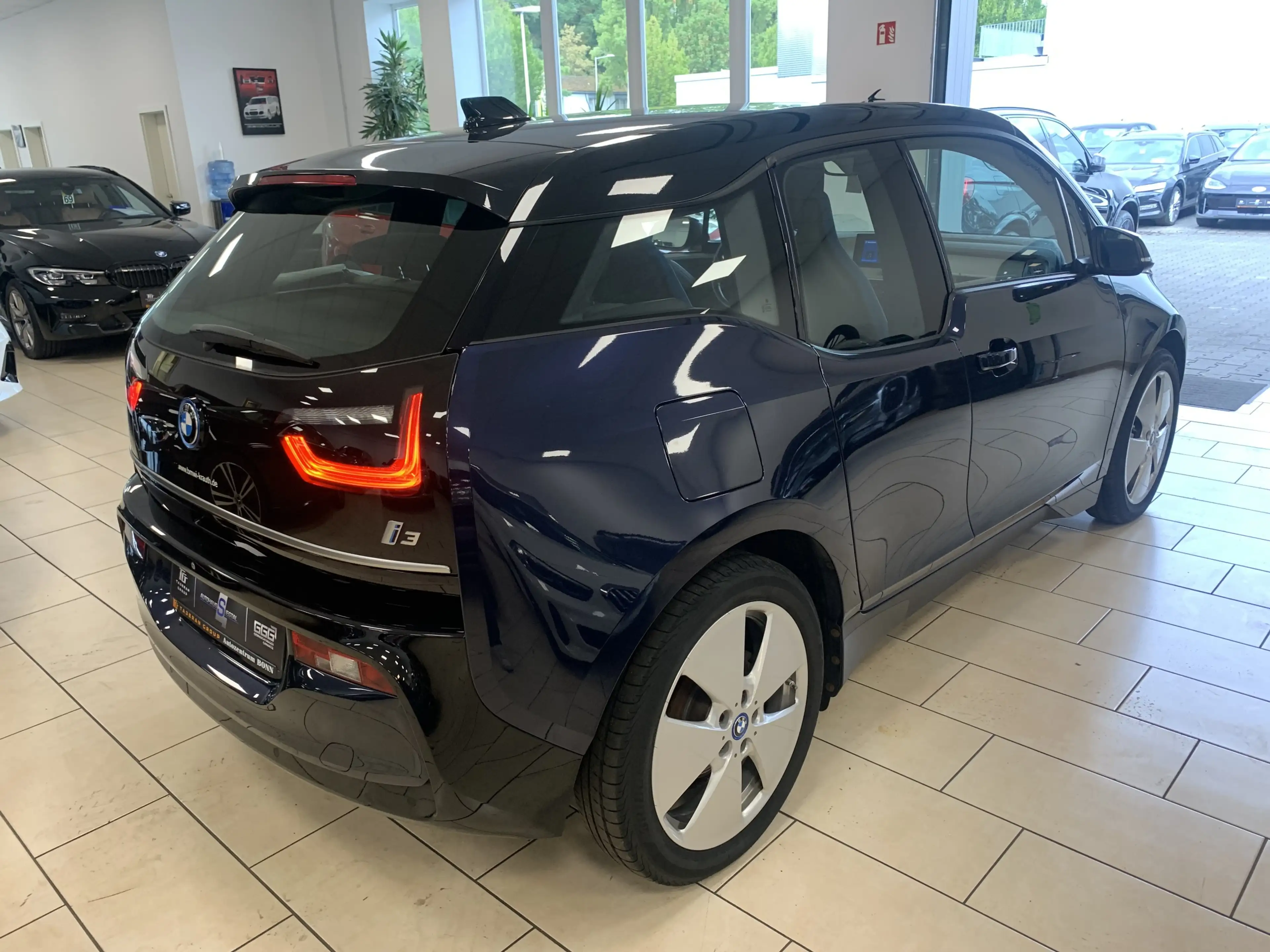 BMW i3 Navi*CarPlay*ACC*R-Cam*CarPlay*LED*Keyless*1H — photo 4