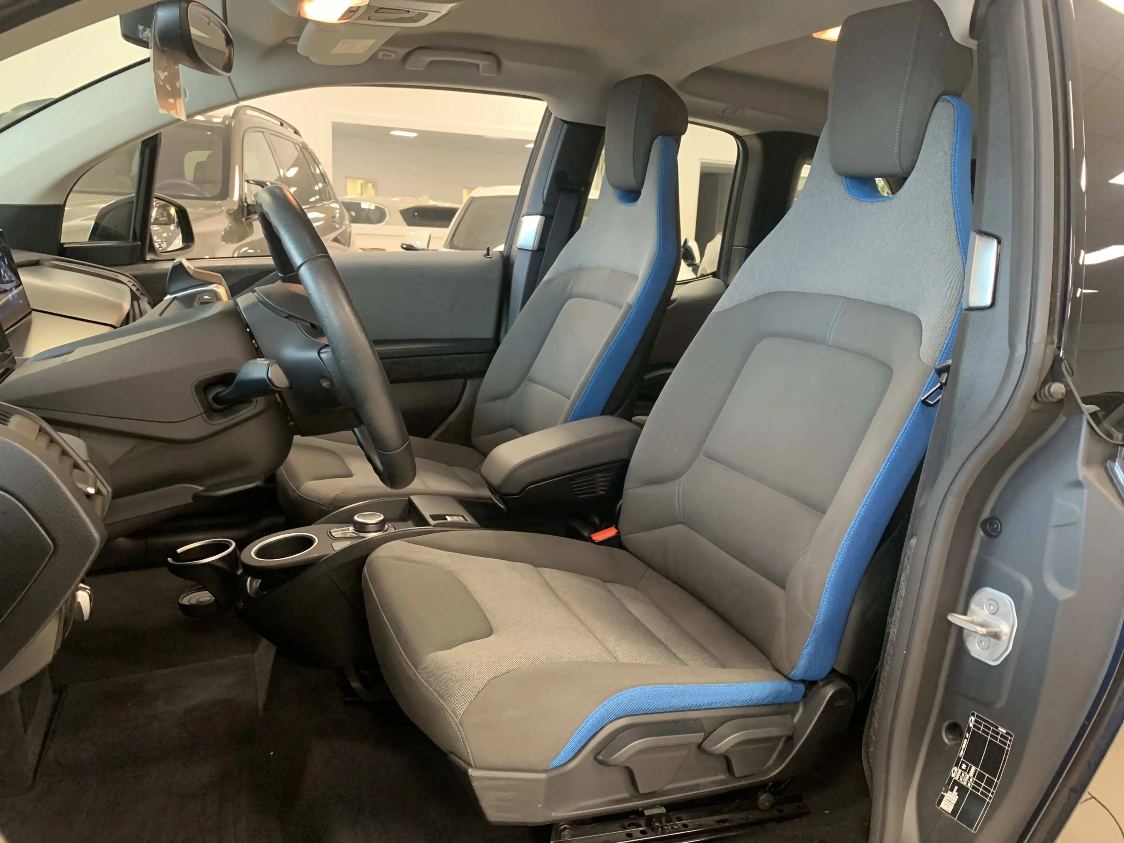 BMW i3 Navi*CarPlay*ACC*R-Cam*CarPlay*LED*Keyless*1H — photo 9