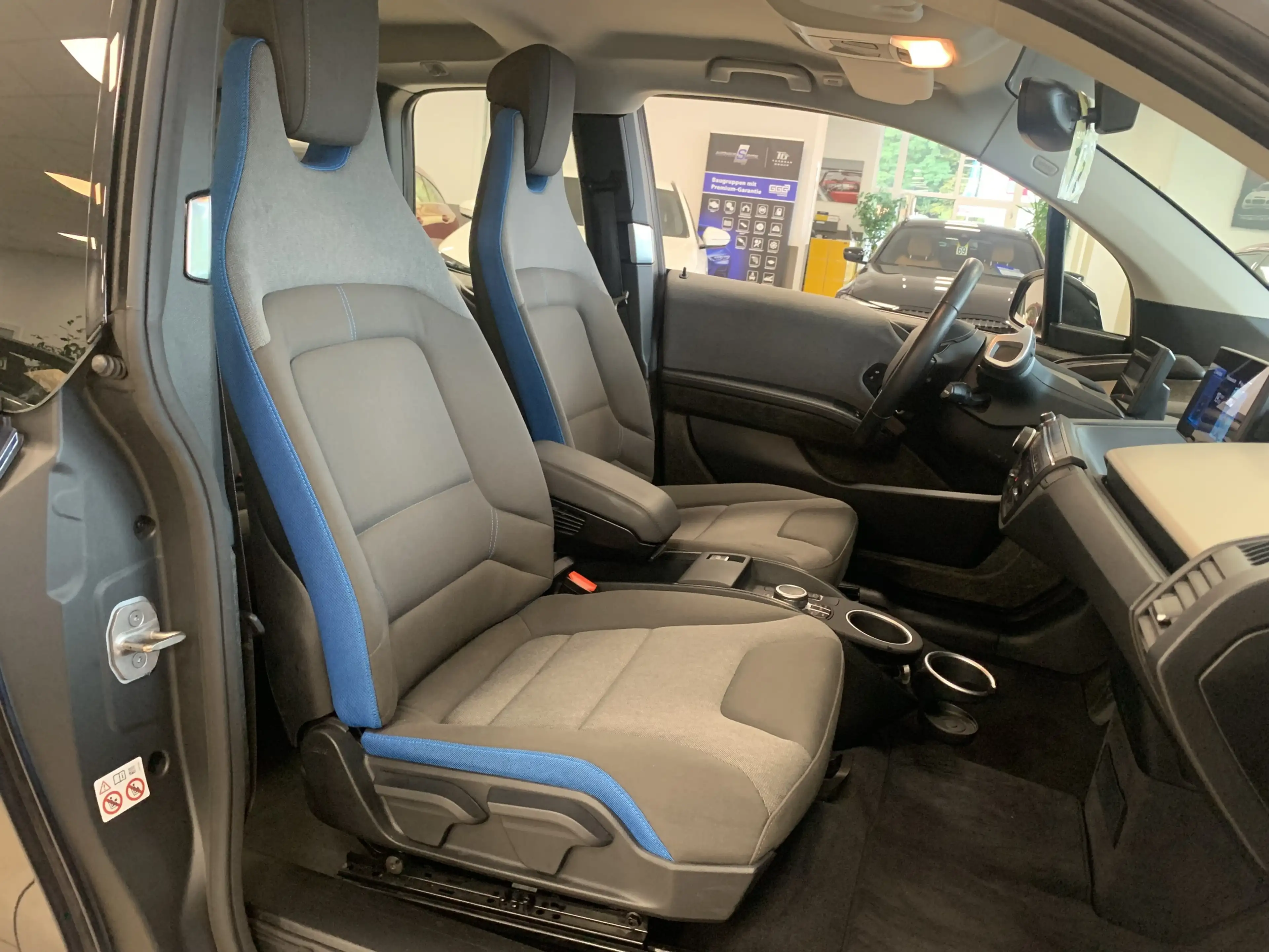 BMW i3 Navi*CarPlay*ACC*R-Cam*CarPlay*LED*Keyless*1H — photo 14