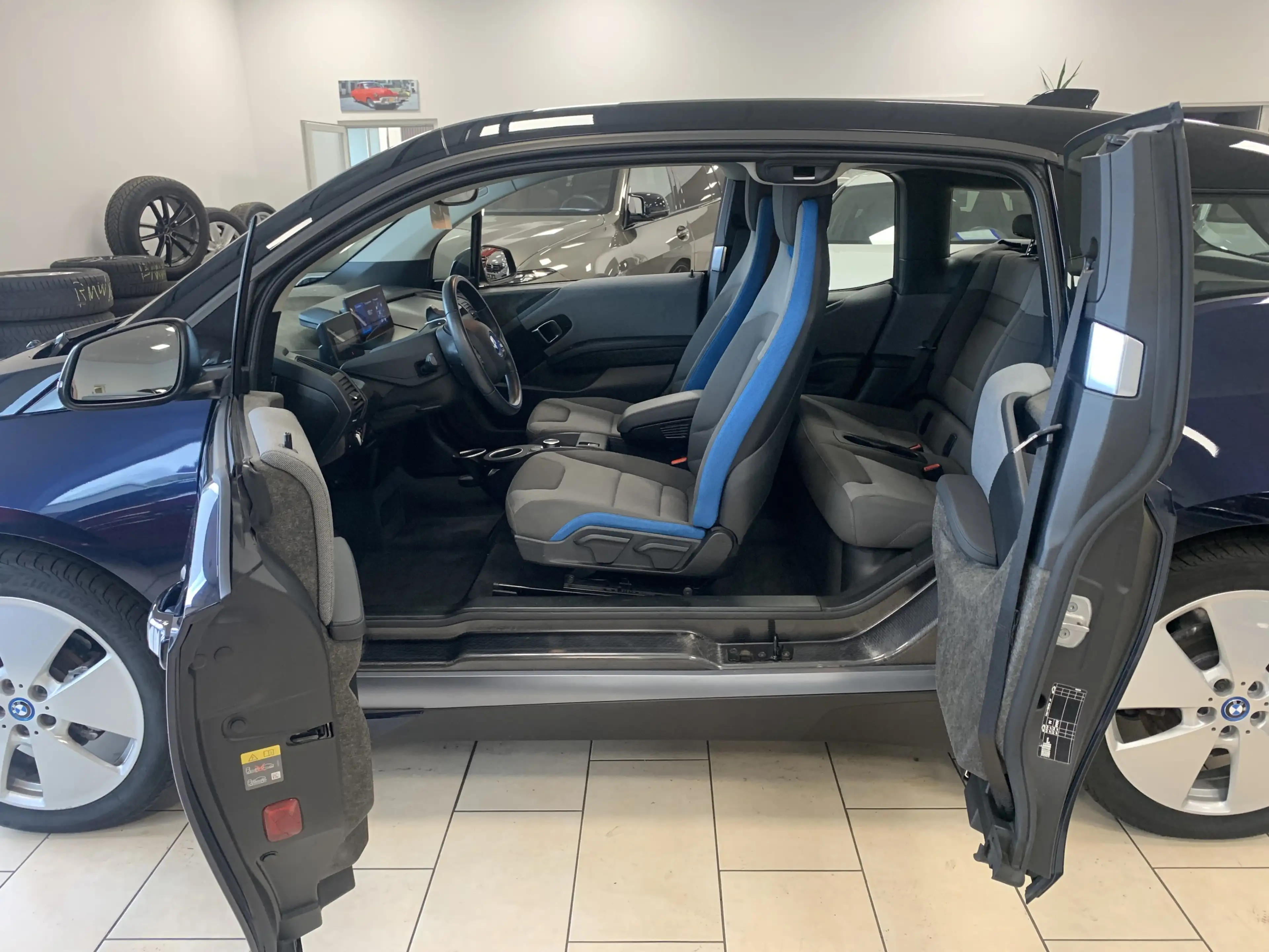 BMW i3 Navi*CarPlay*ACC*R-Cam*CarPlay*LED*Keyless*1H — photo 8
