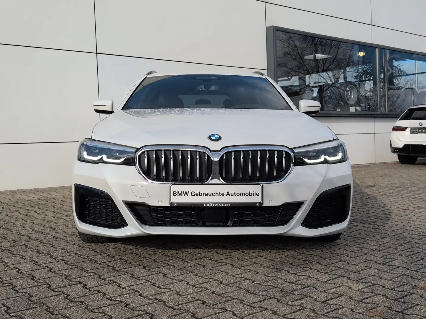 BMW 530 d xDrive Touring M Sportpaket LED+SHZ+AHK Weiß - 2