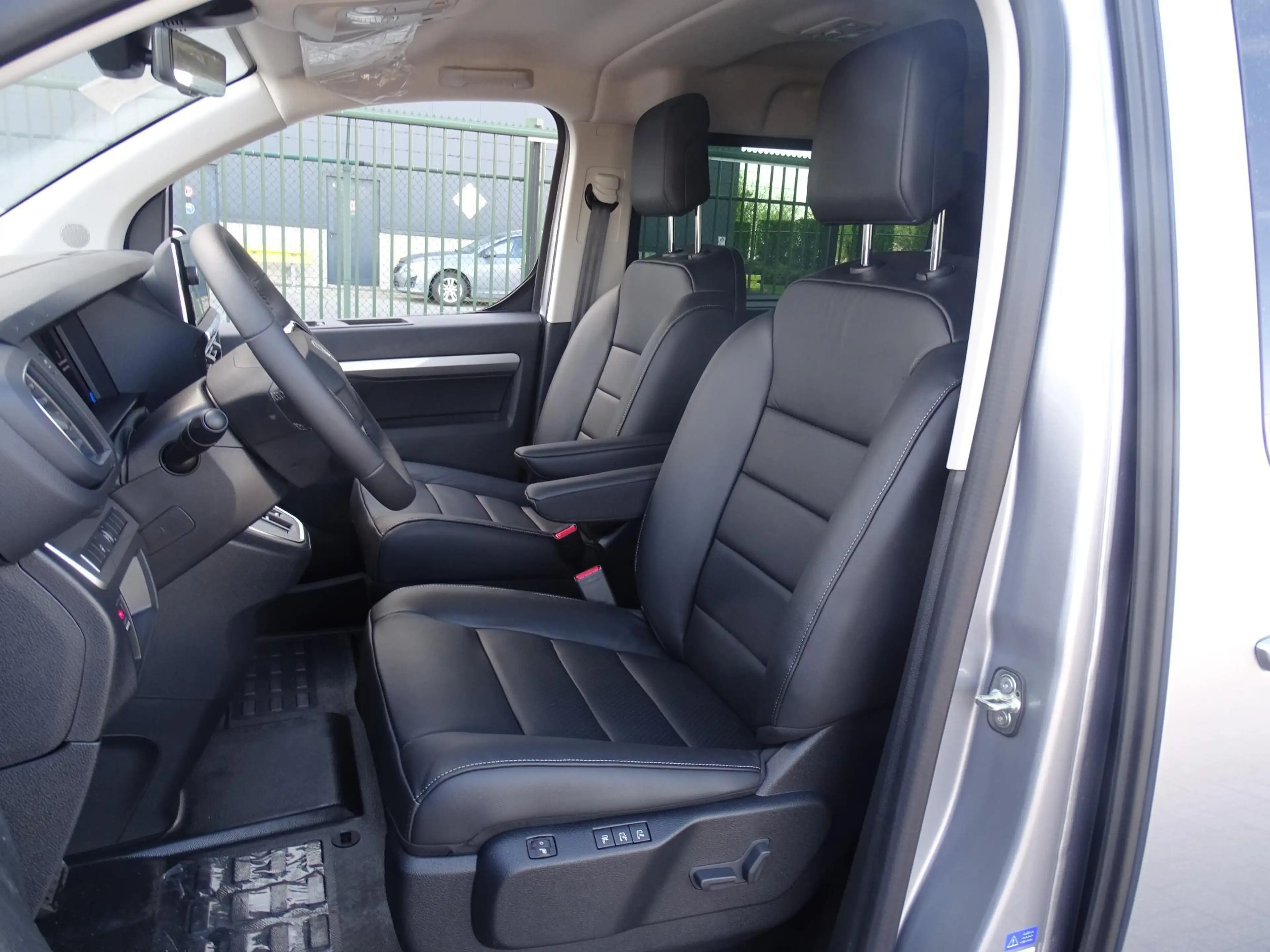 Opel Vivaro 2.2 Turbo 180 S/S AT8 DC L3H1 — photo 5