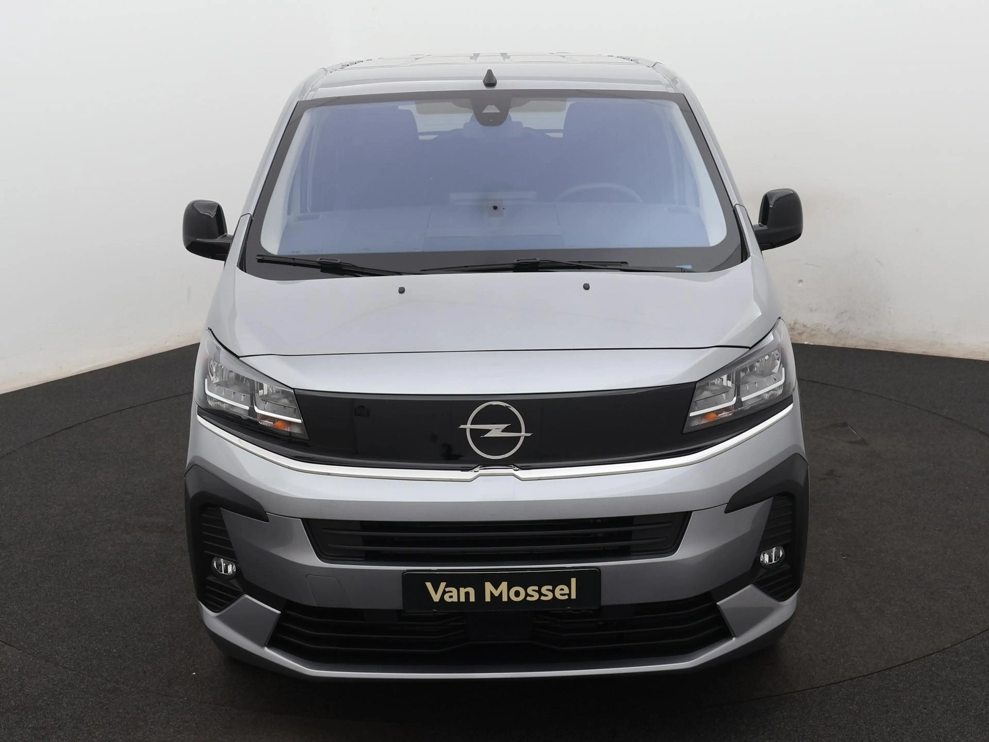 Opel Vivaro 2.2 Turbo 180 S/S AT8 DC L3H1 — photo 3
