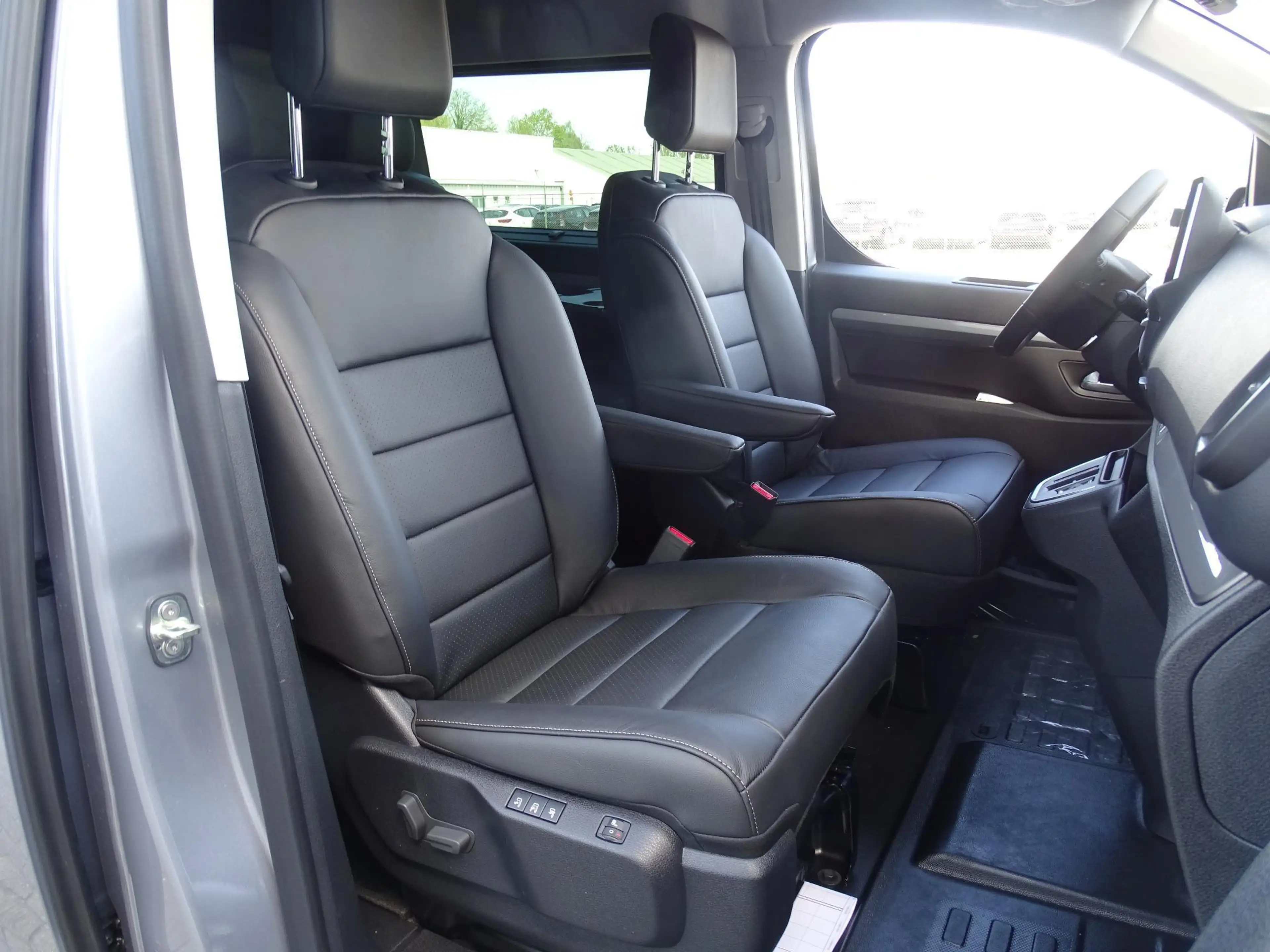 Opel Vivaro 2.2 Turbo 180 S/S AT8 DC L3H1 — photo 6