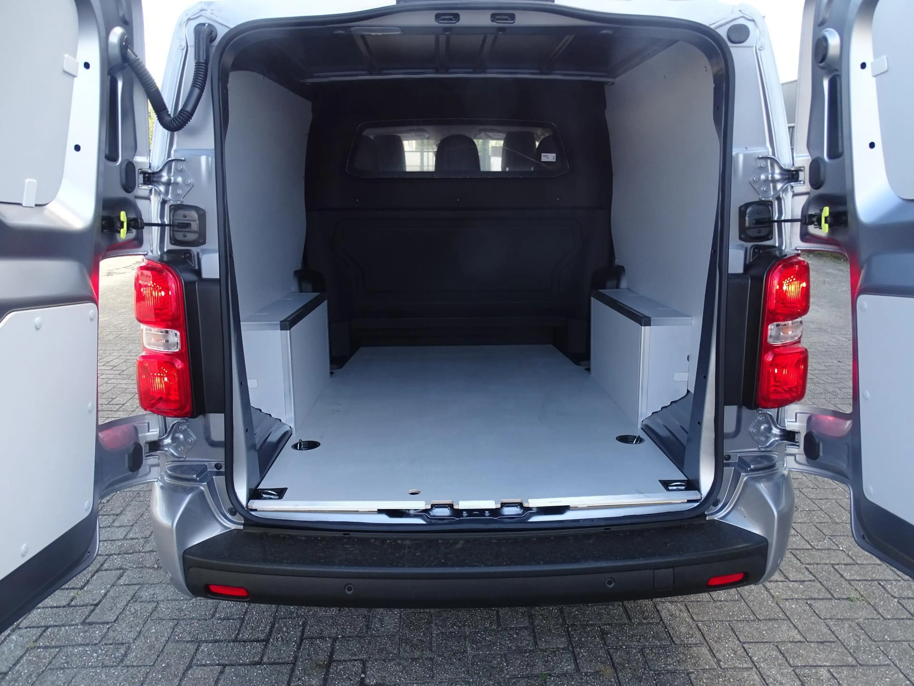 Opel Vivaro 2.2 Turbo 180 S/S AT8 DC L3H1 — photo 10