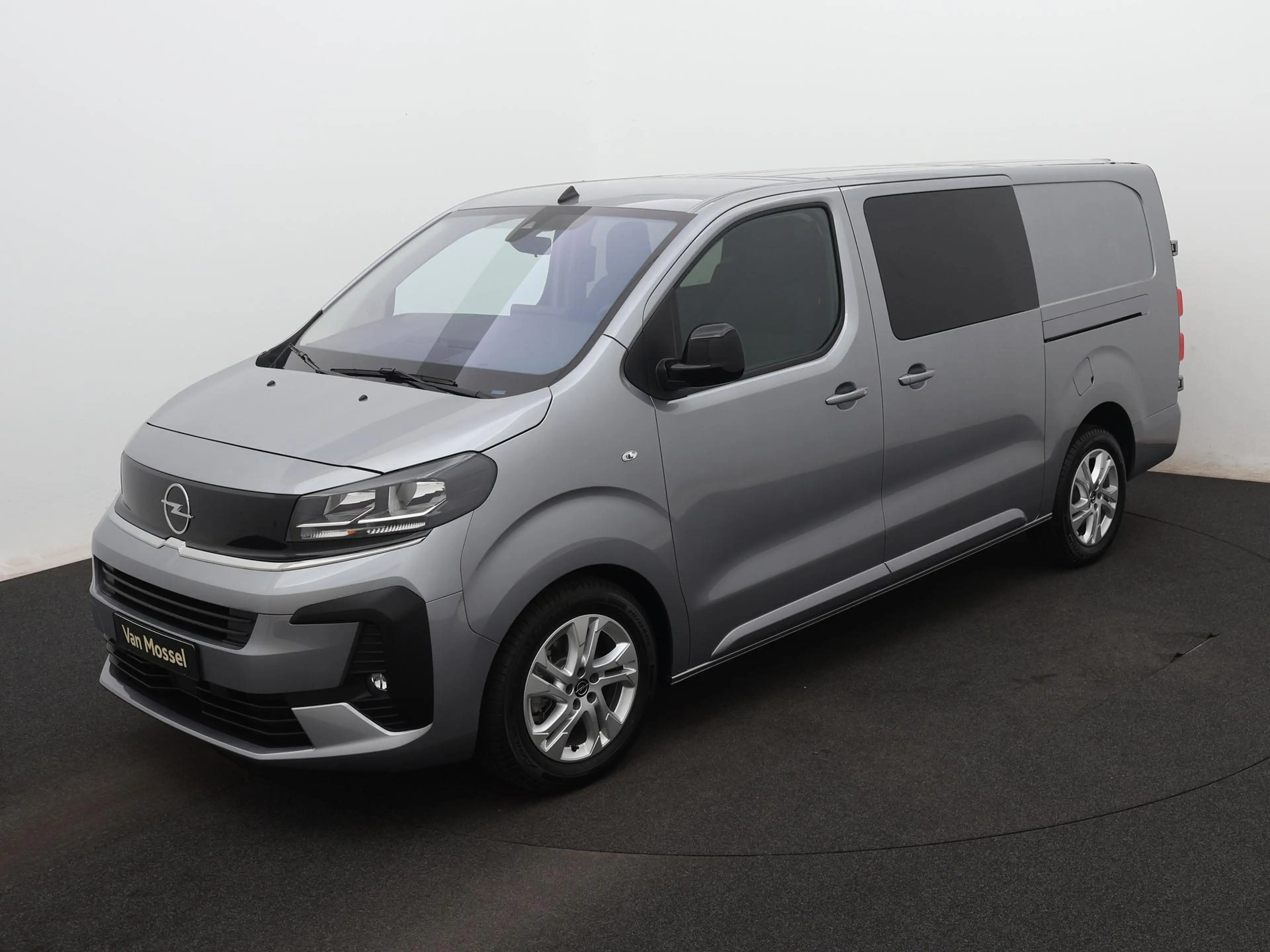 Opel Vivaro 2.2 Turbo 180 S/S AT8 DC L3H1 — photo 2