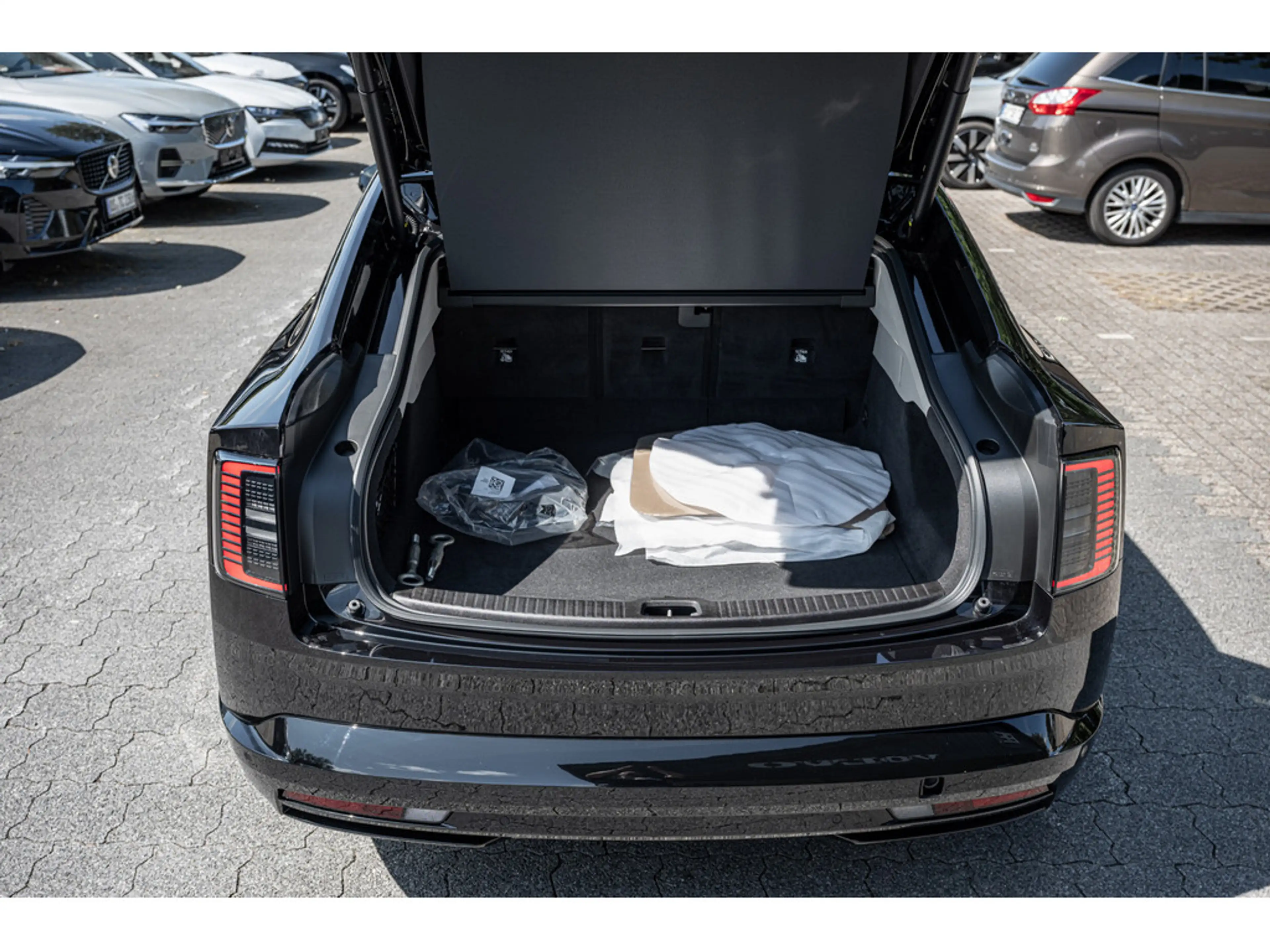 Volvo ES90 Single Motor Extended Range Plus 360° — photo 10