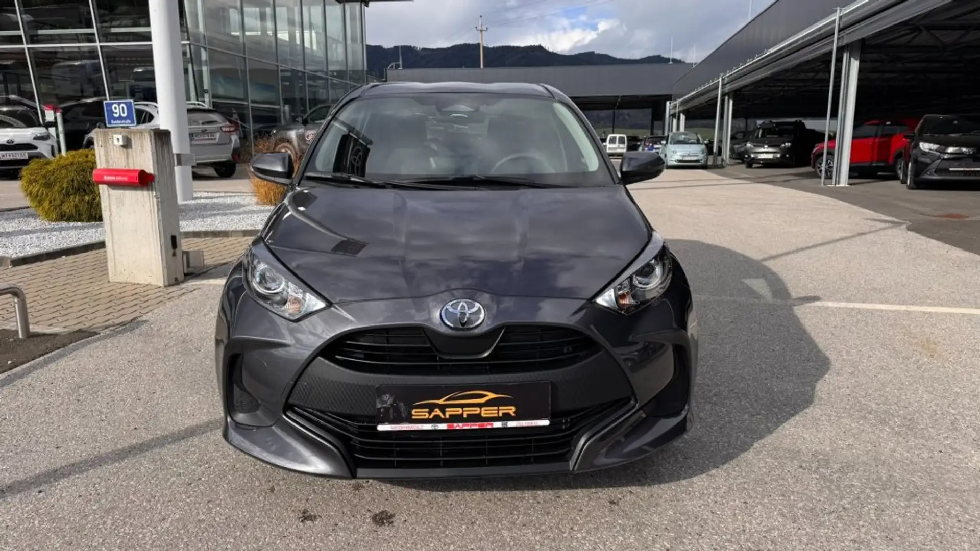 Toyota Yaris - 1,5 l, 116 PS 5-tg. City Grau - 2