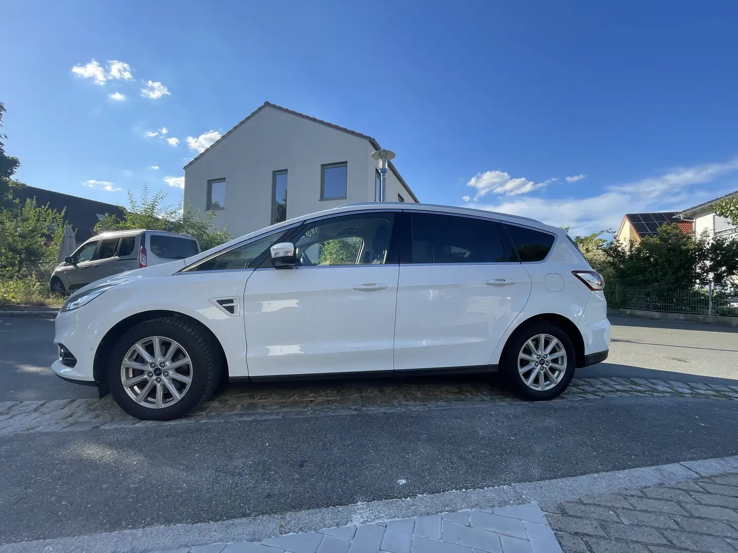 Ford S-Max 1.5 Eco Boost Start-Stopp Titanium Biały - 2