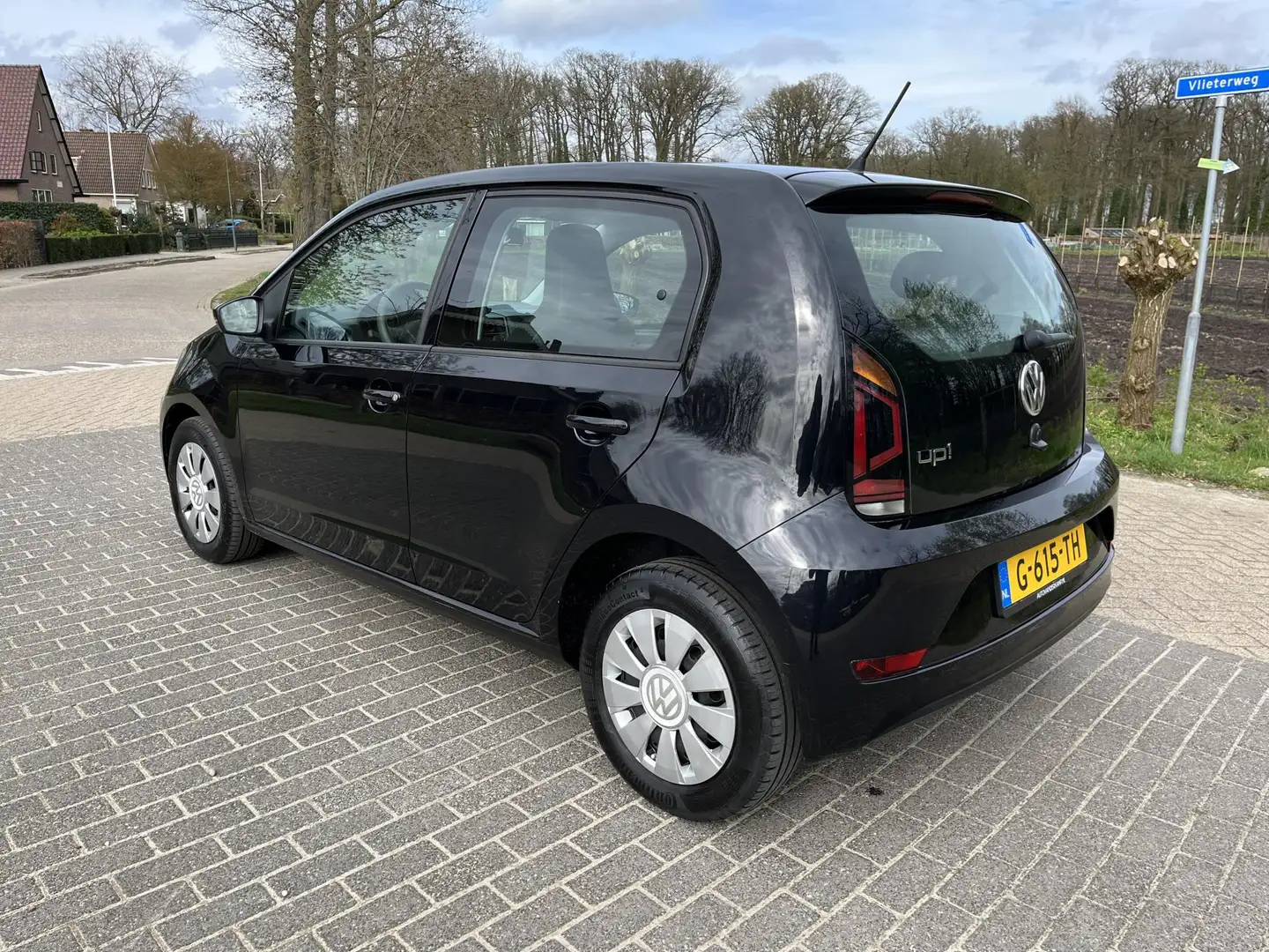 Volkswagen up! 1.0 BMT move up! “ Zwart / 91407km” Zwart - 2